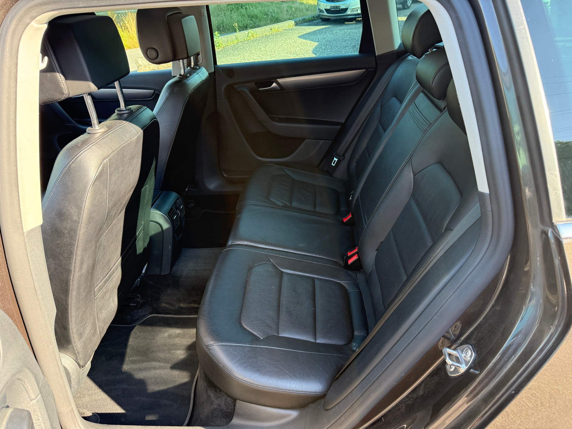 VW Passat Variant 2.0 TDI BMT Highline 4MDSG-image-10