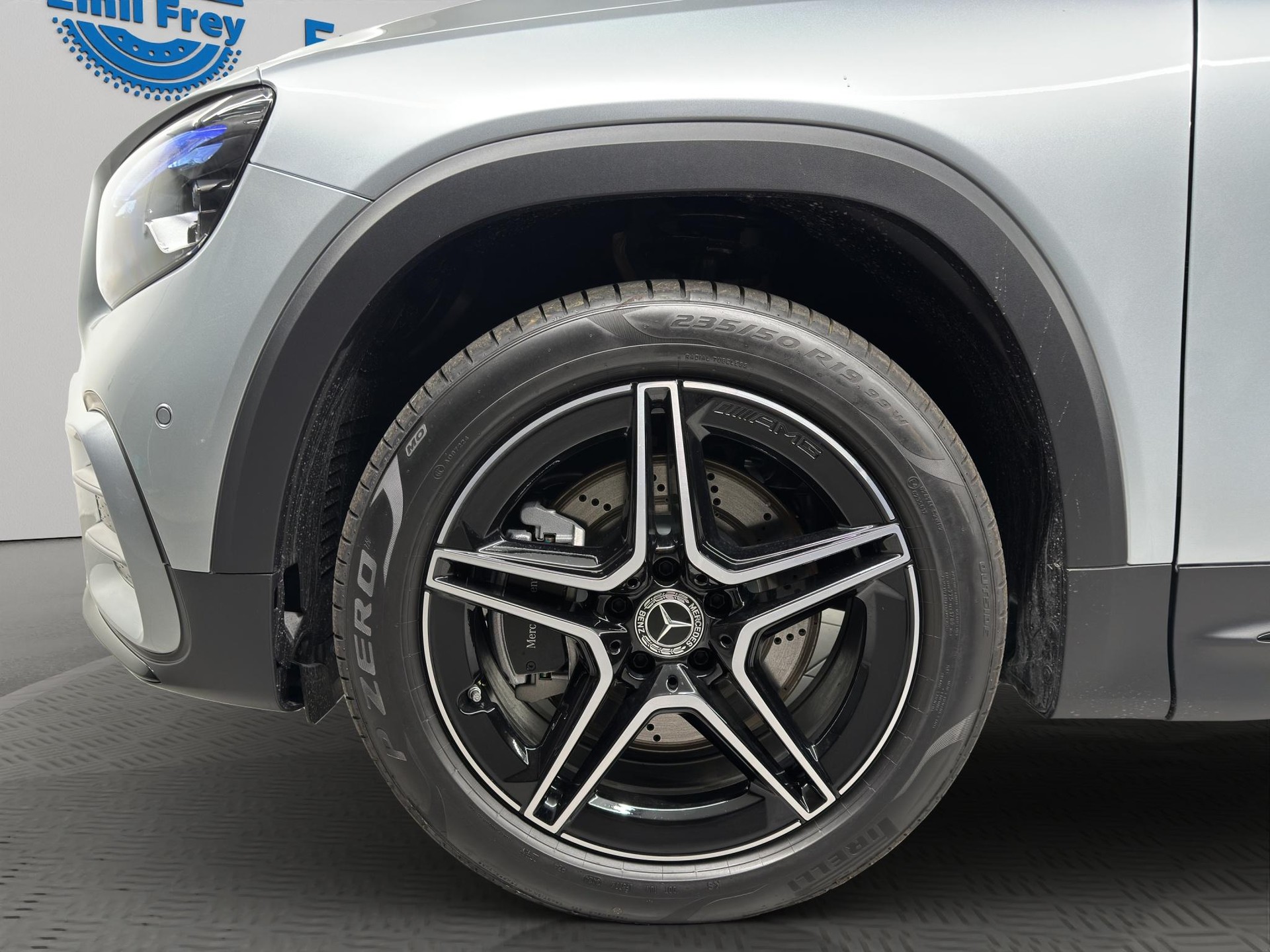 MERCEDES-BENZ GLB 220 AMG Line 4matic-showroom-element-3