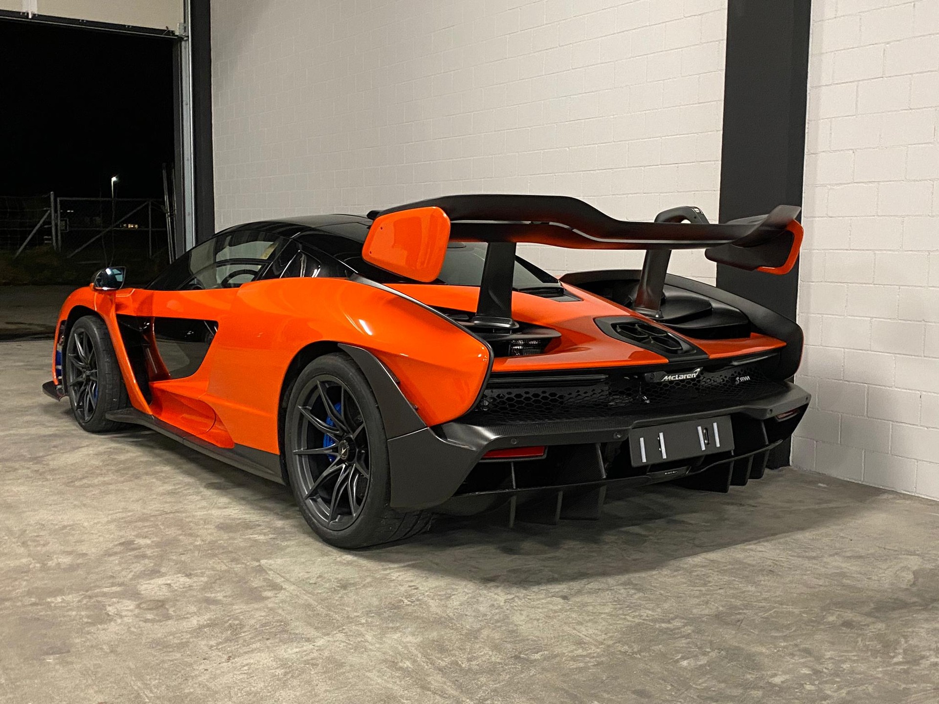 McLAREN SENNA Elite Paint "1 of 500"-showroom-element-2
