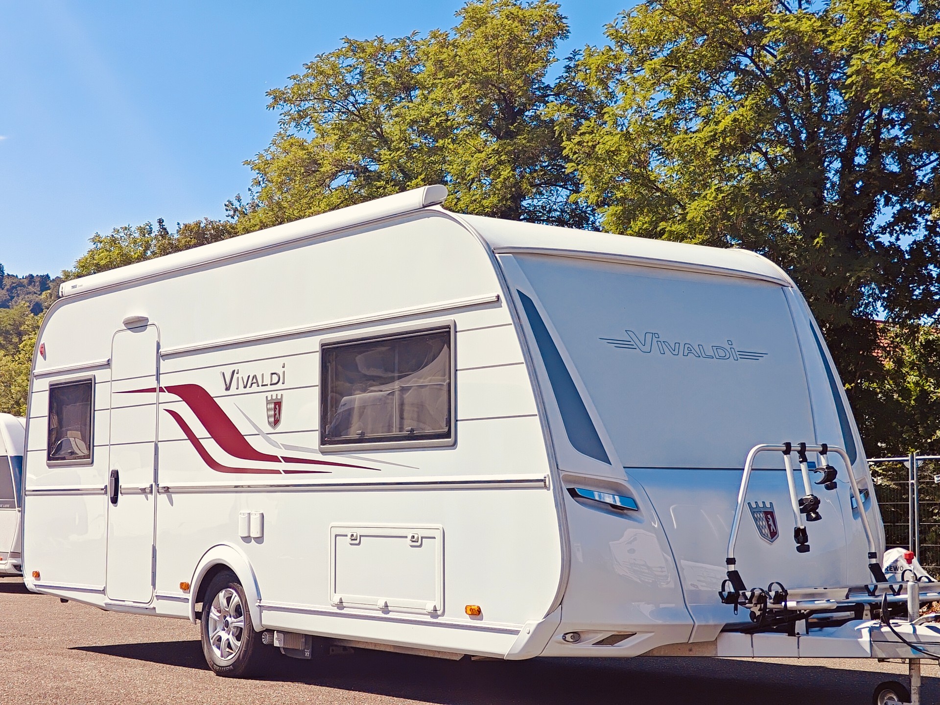 TABBERT Vivaldi 550E 2,3 -- Längsbett -- Klima -- Mover -- Veloträger -- 2x Fernseher -- 2x Sat-Anlage -- Radio DAB -- Fussbodenheizung-showroom-element-1
