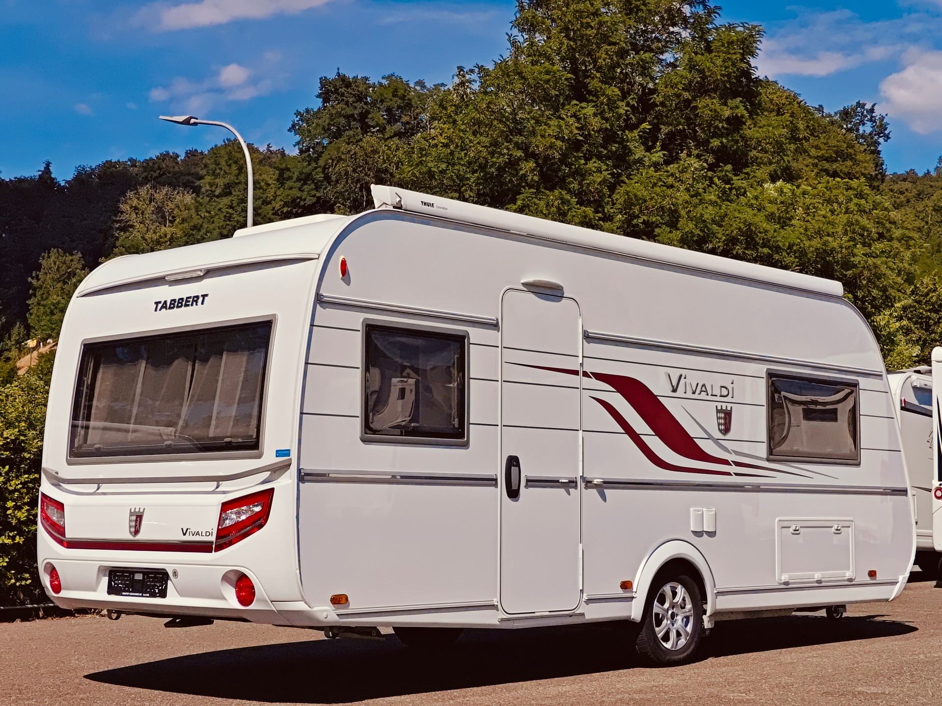 TABBERT Vivaldi 550E 2,3 -- Längsbett -- Klima -- Mover -- Veloträger -- 2x Fernseher -- 2x Sat-Anlage -- Radio DAB -- Fussbodenheizung-showroom-element-3
