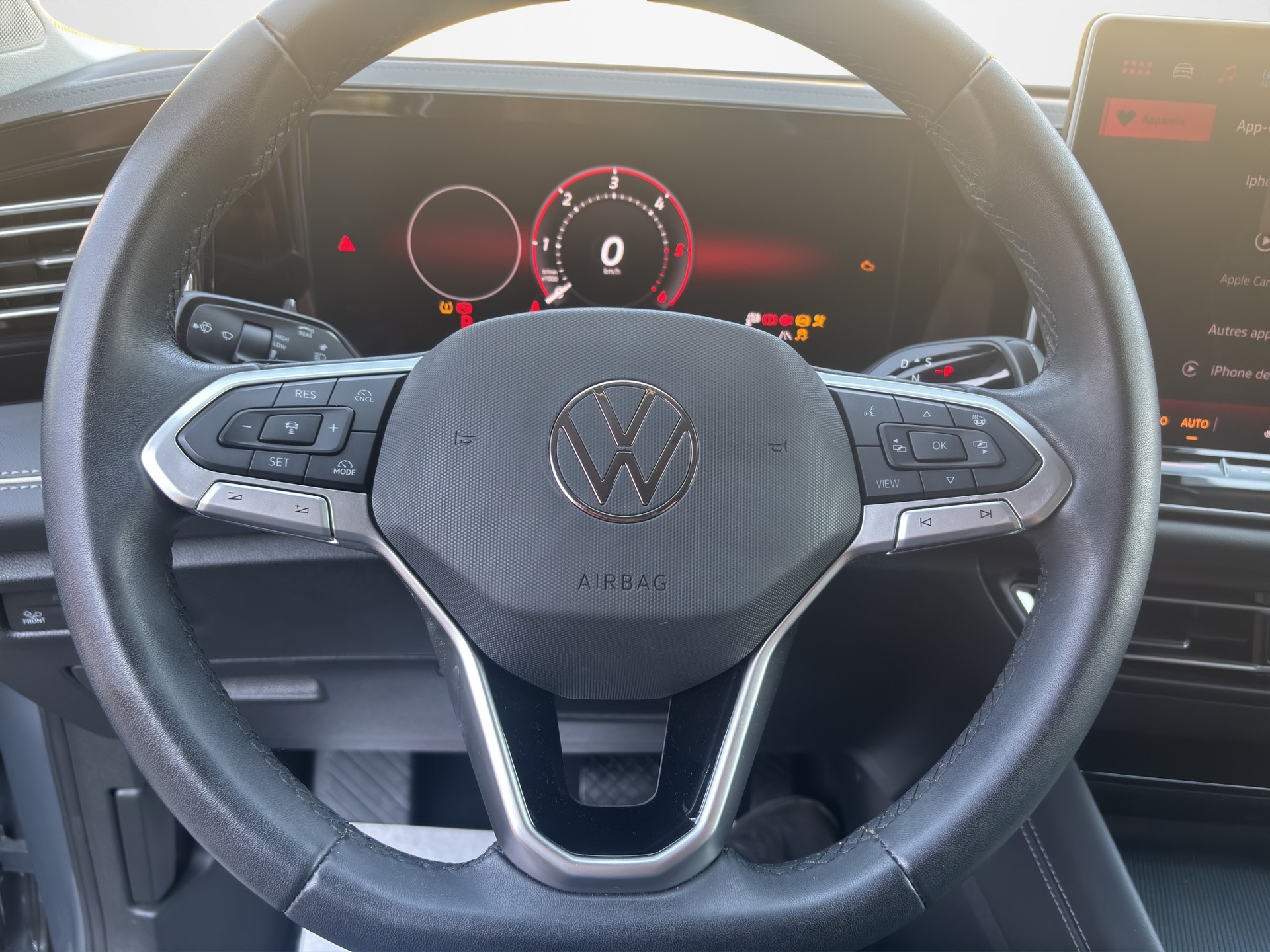 VW Tiguan 2.0 TDI SCR Elegance 4Motion DSG-image-9