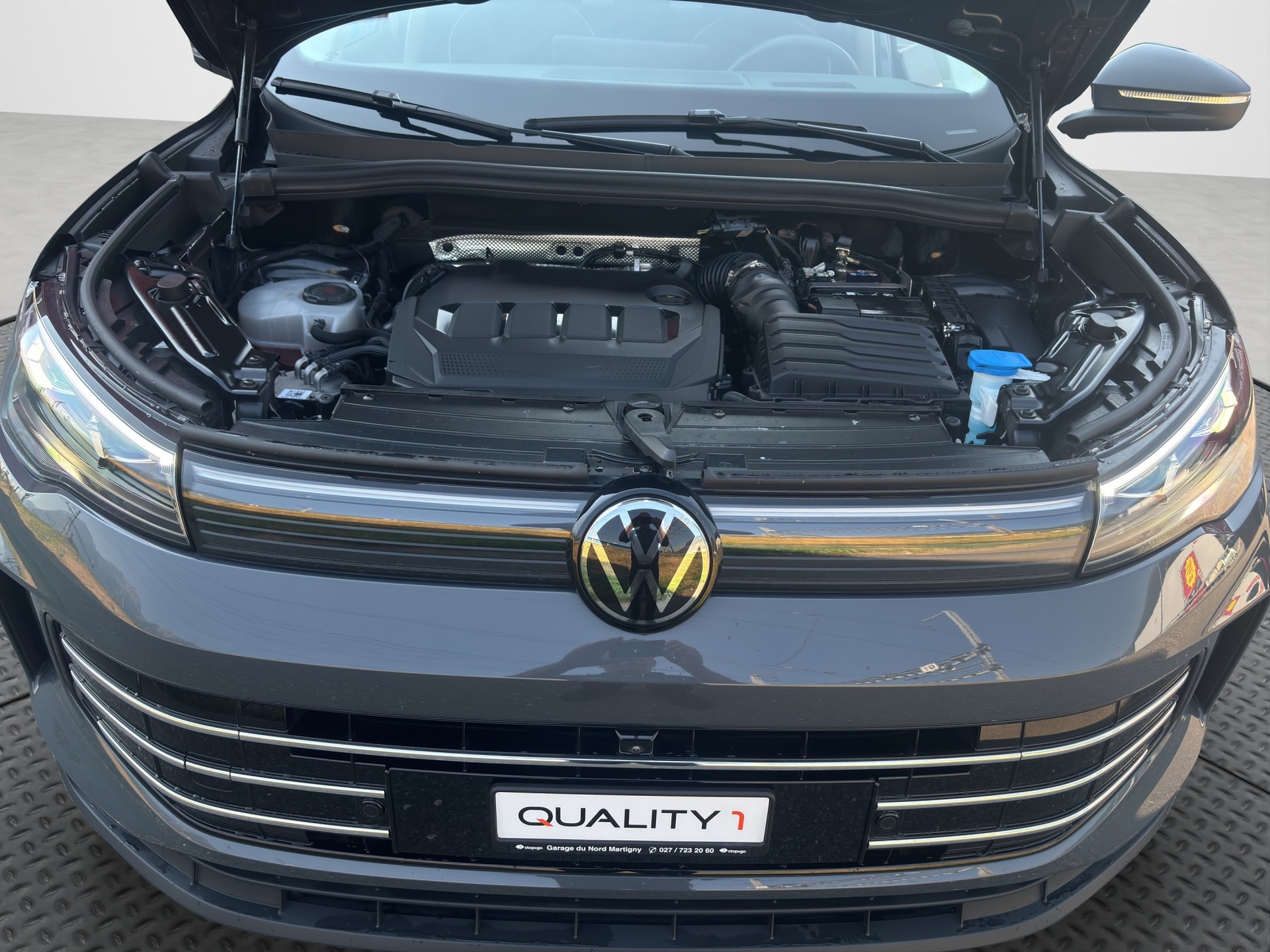 VW Tiguan 2.0 TDI SCR Elegance 4Motion DSG-image-15