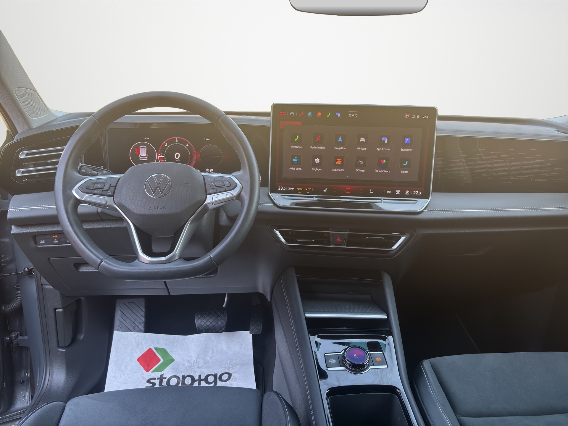VW Tiguan 2.0 TDI SCR Elegance 4Motion DSG-image-11