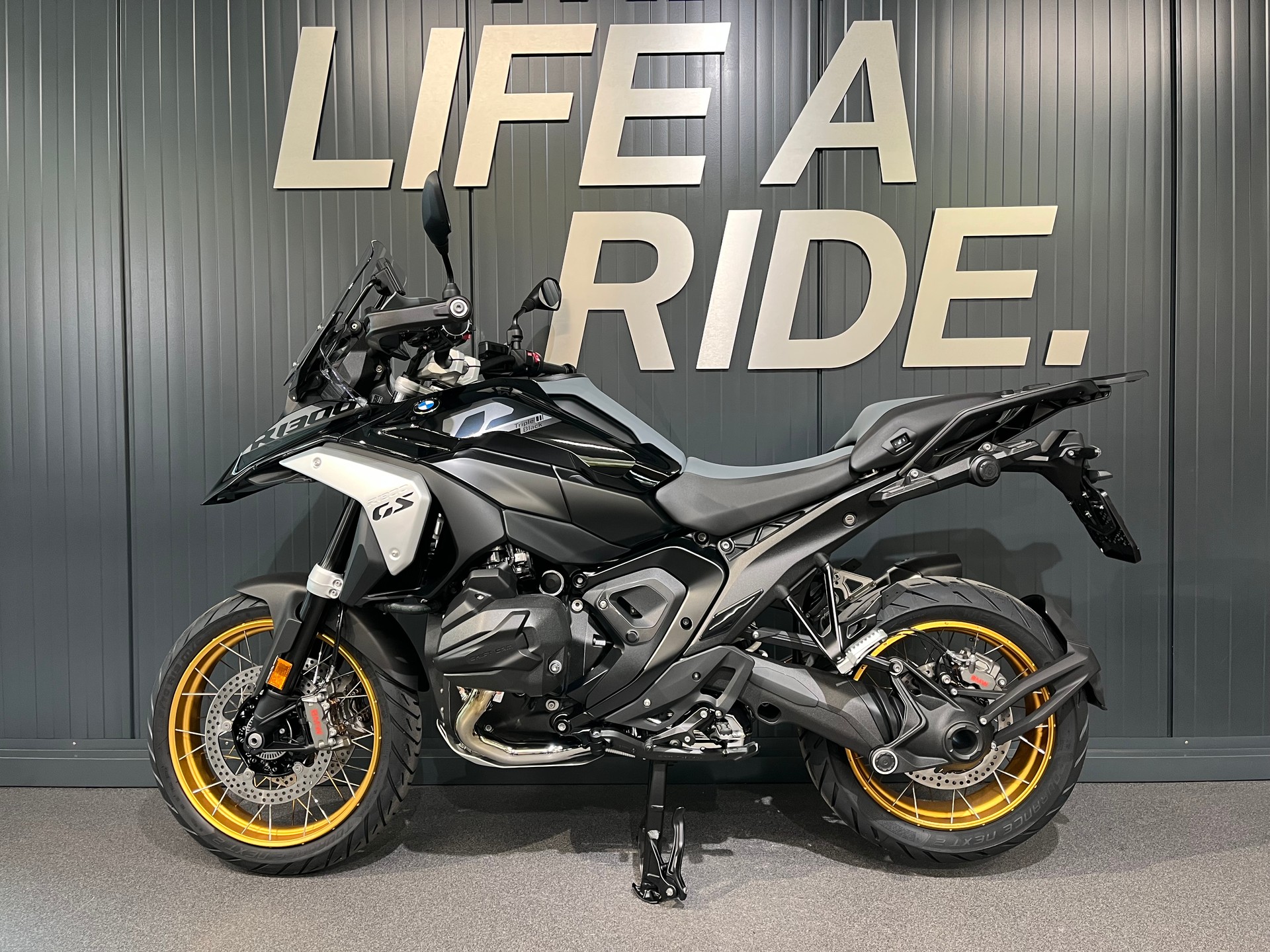 BMW R 1300 GS-image-2