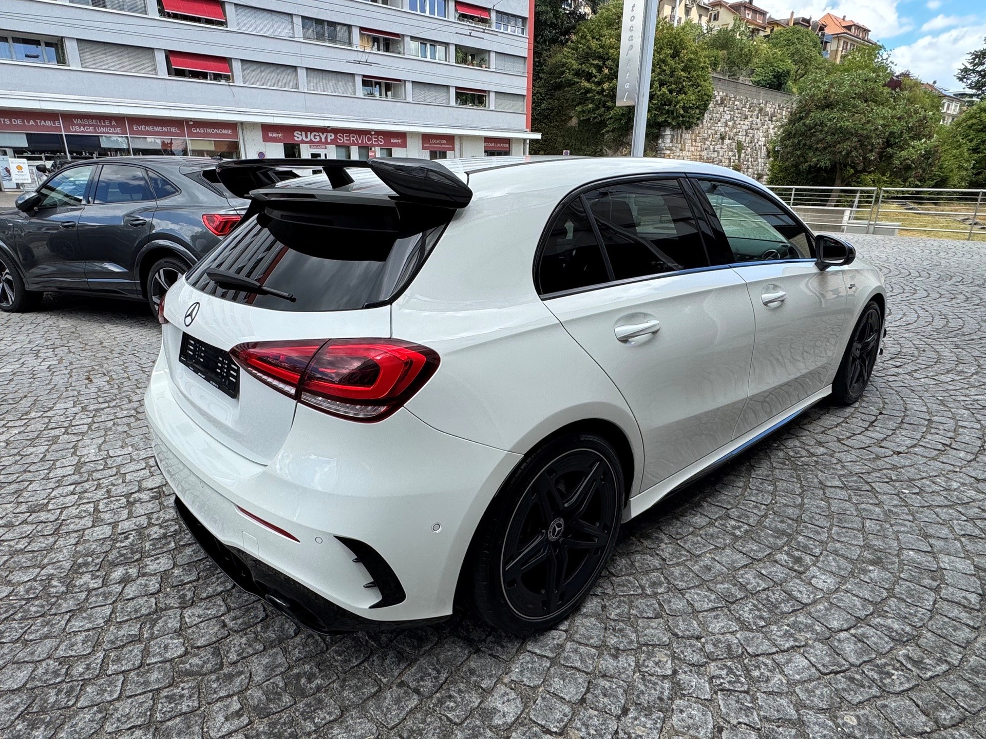 MERCEDES-BENZ A 35 AMG 4Matic-image-3