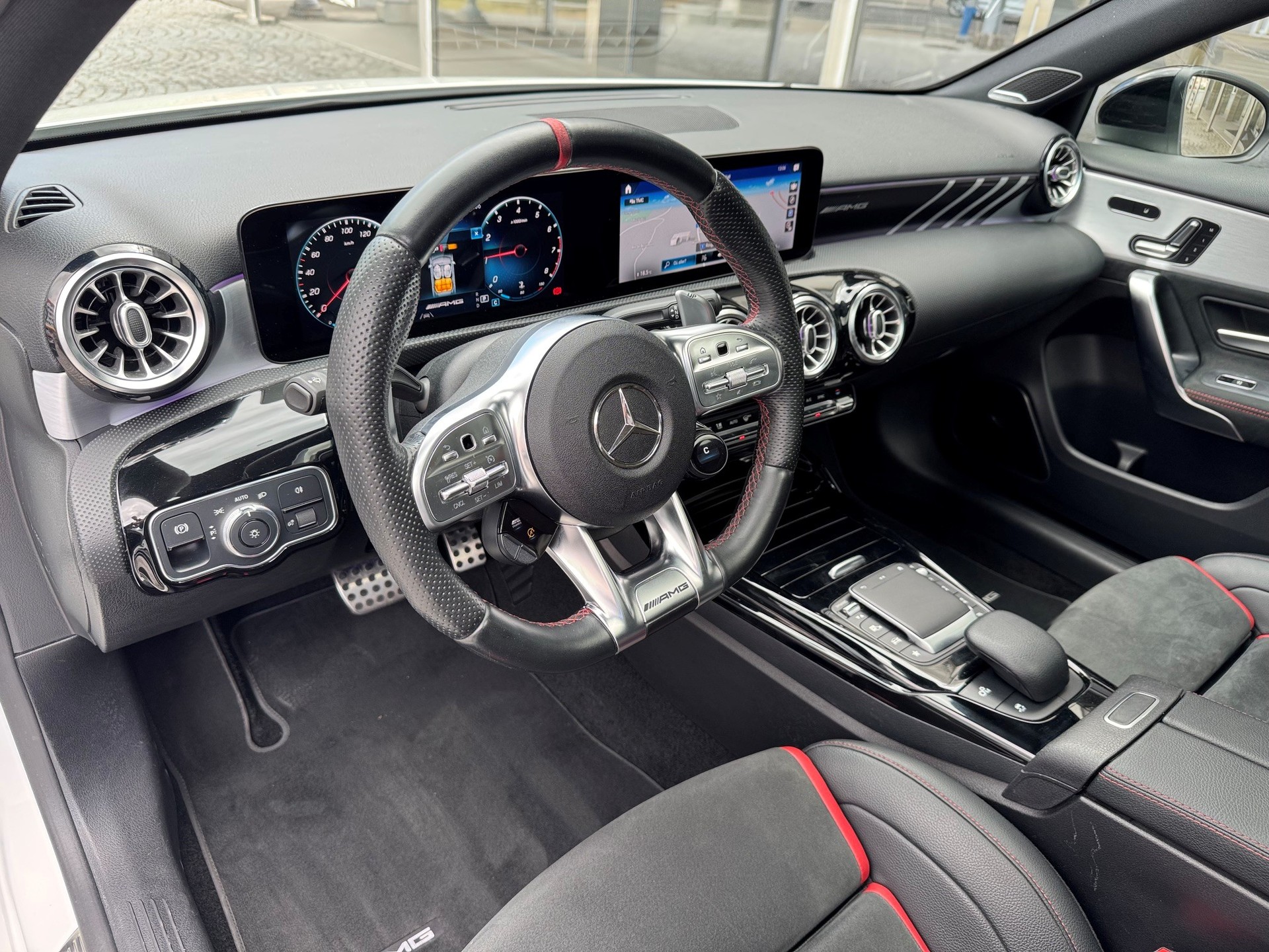 MERCEDES-BENZ A 35 AMG 4Matic-image-6