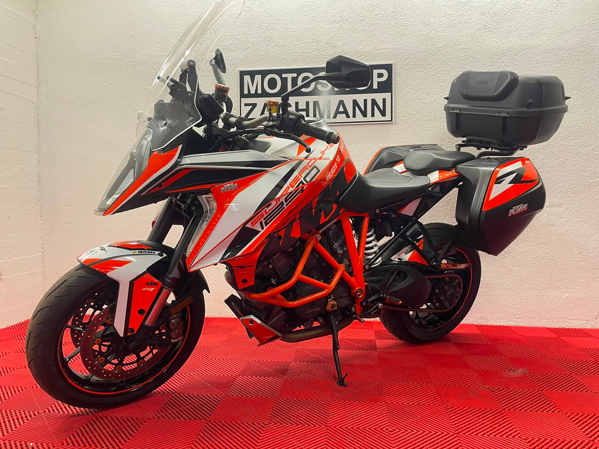 KTM 1290 Super Duke GT-image-1