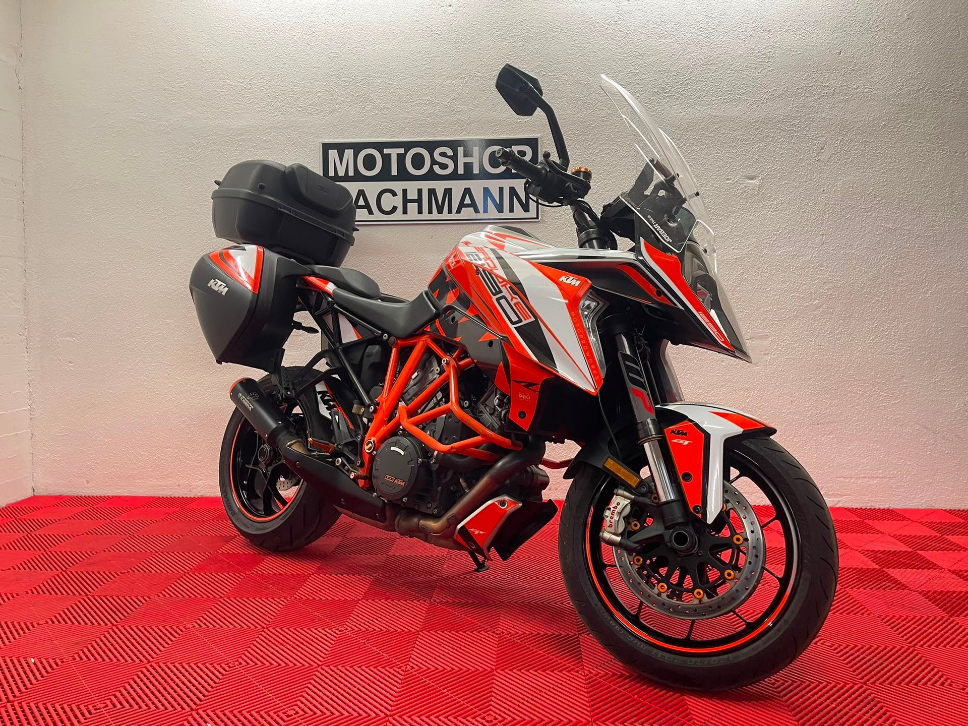 KTM 1290 Super Duke GT-image-2