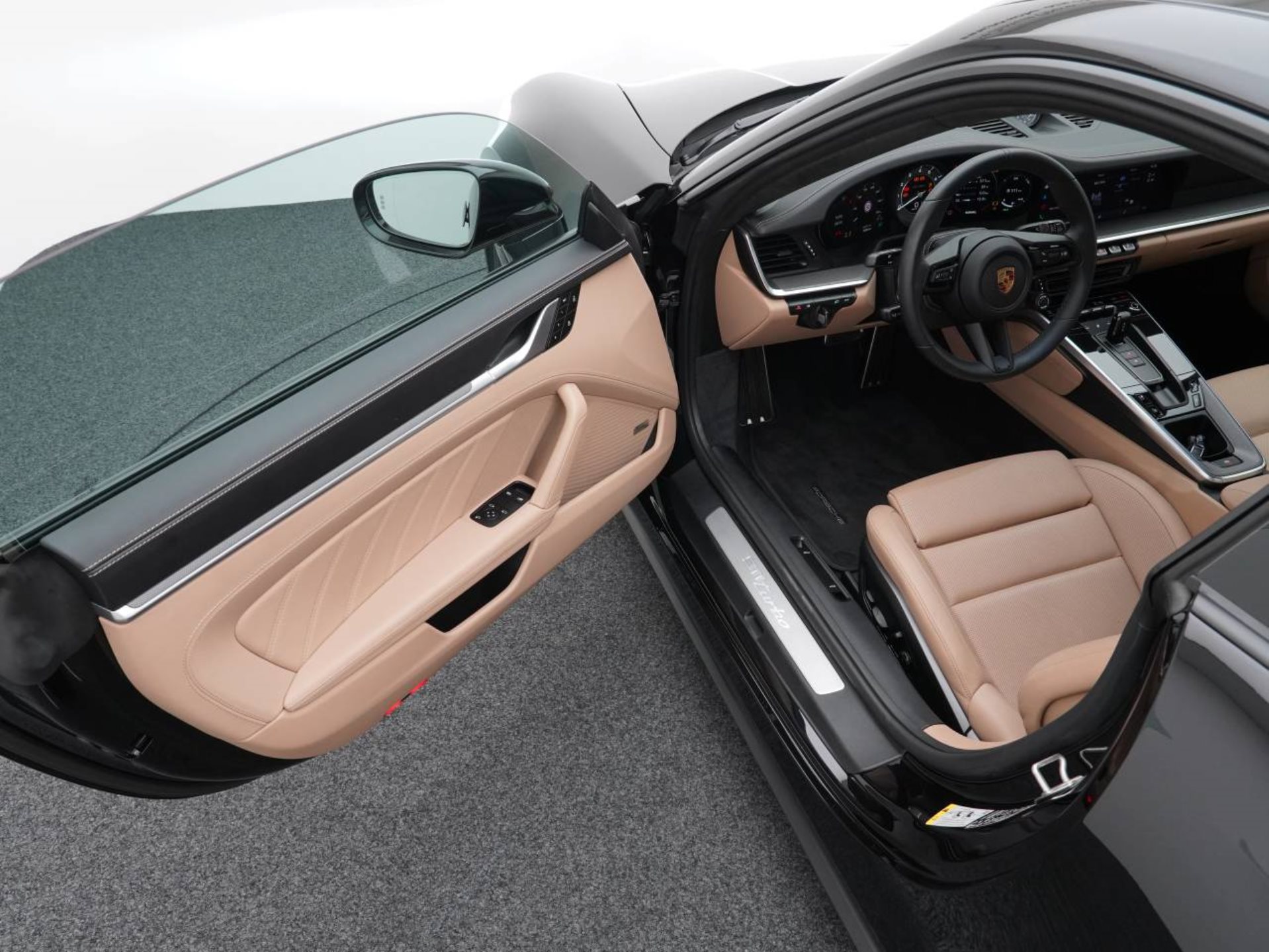 PORSCHE 911 Turbo-showroom-element-3