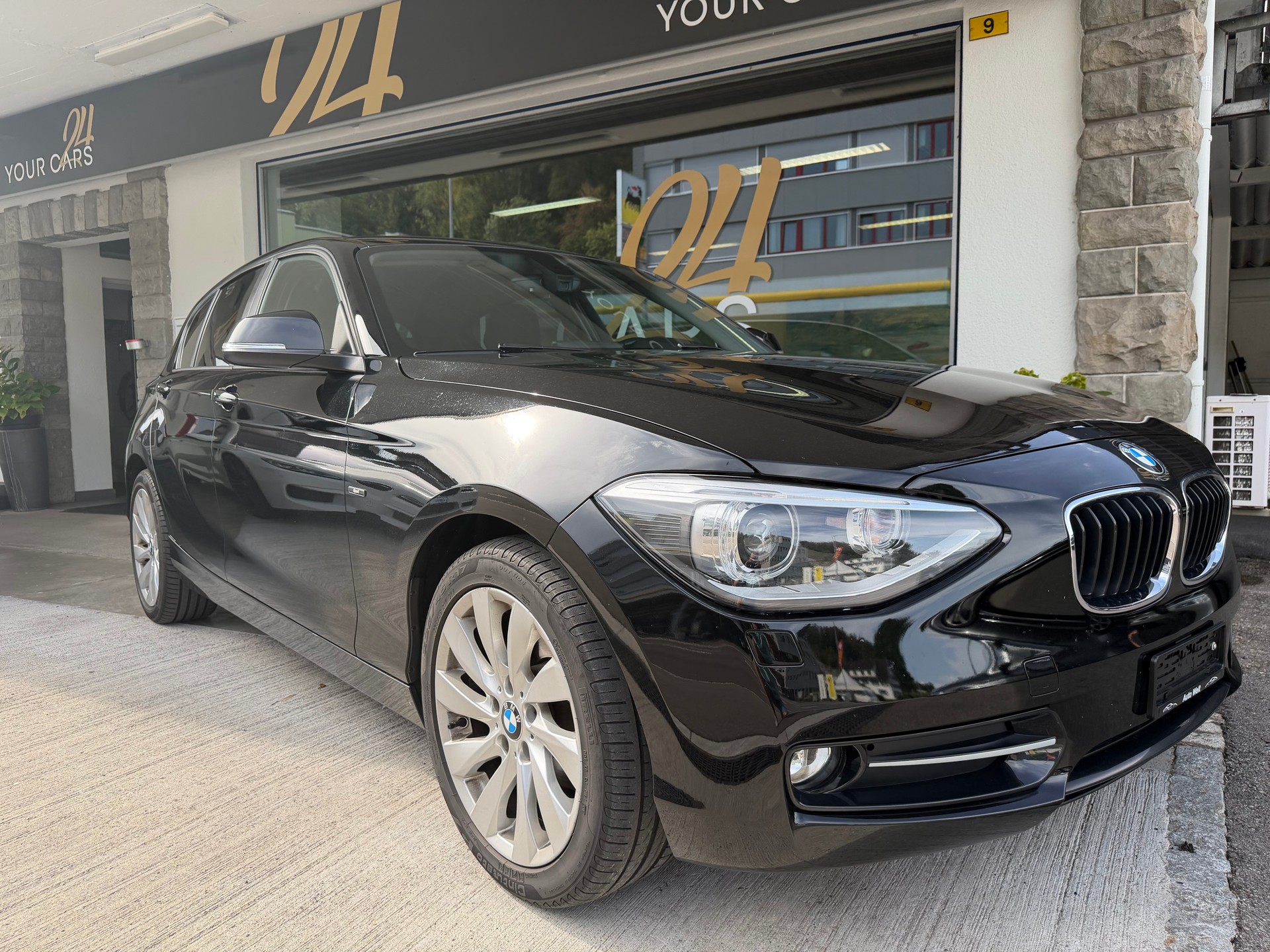 BMW 116i Sport Line Steptronic-showroom-element-2