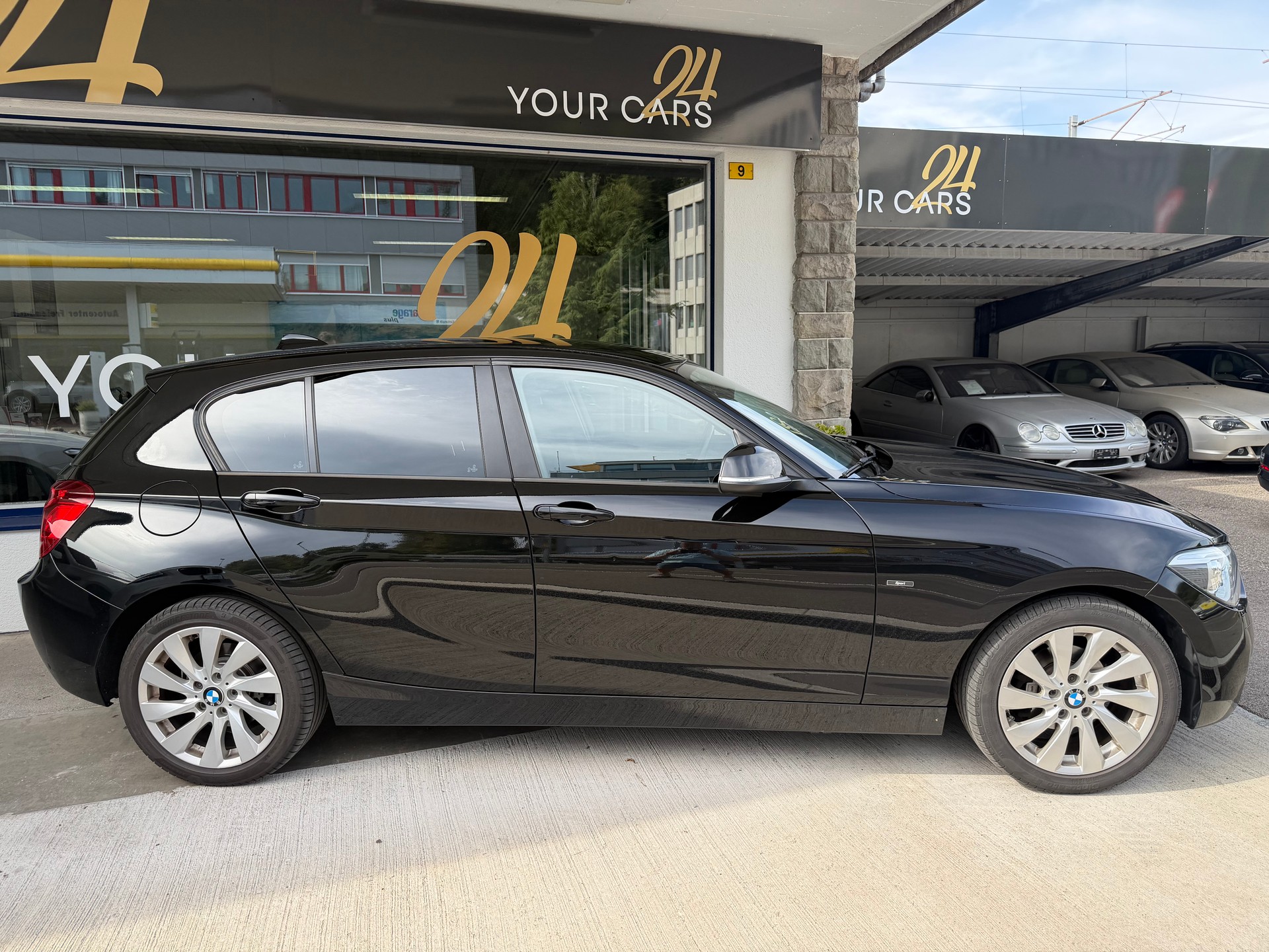 BMW 116i Sport Line Steptronic-showroom-element-3