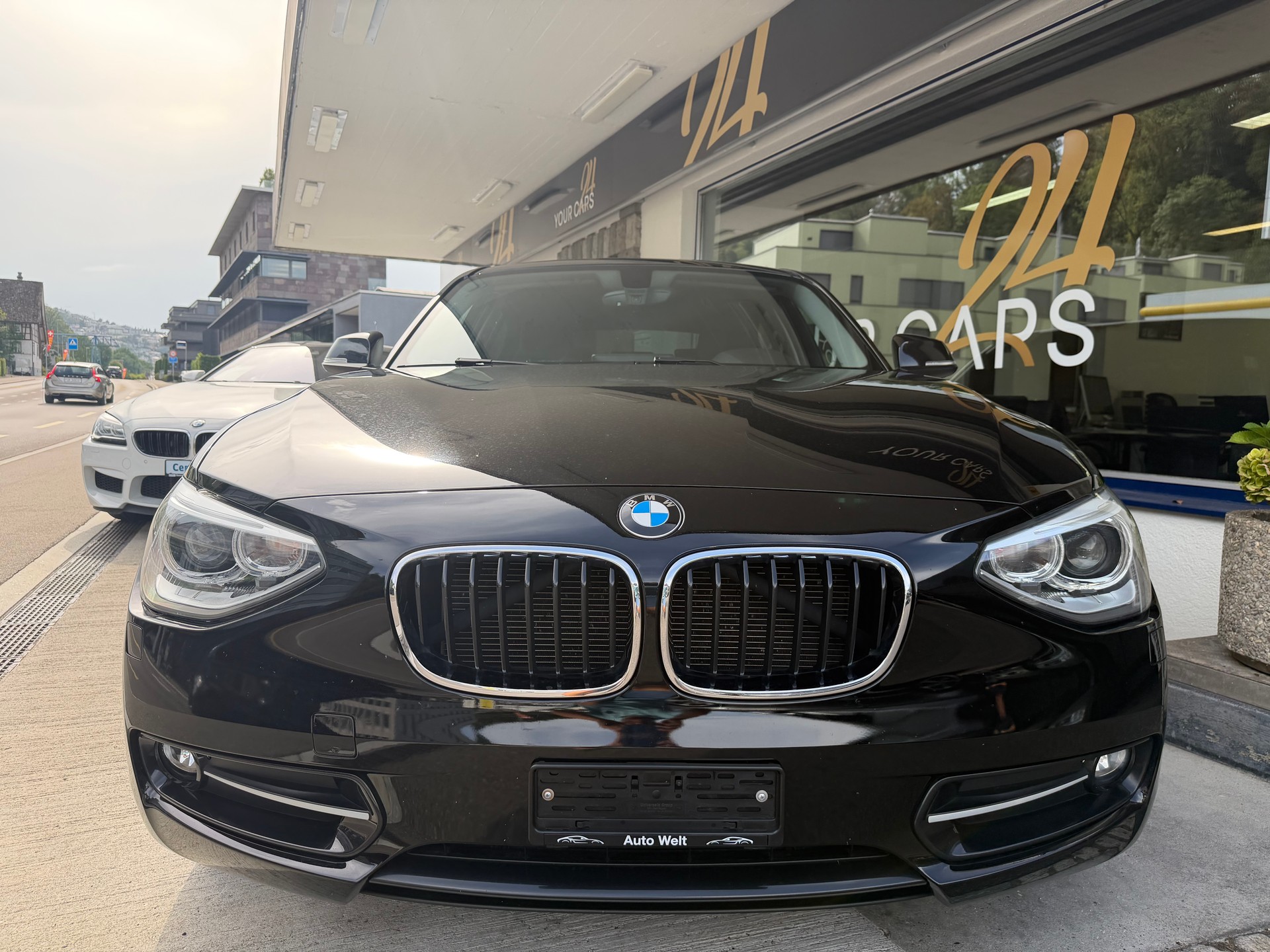 BMW 116i Sport Line Steptronic-showroom-element-1
