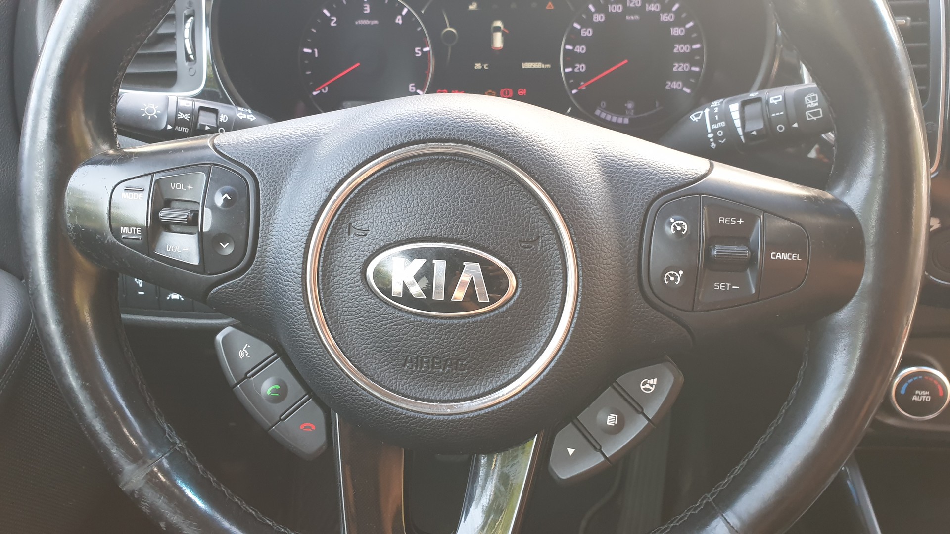KIA 1.7 CRDi Style-image-6