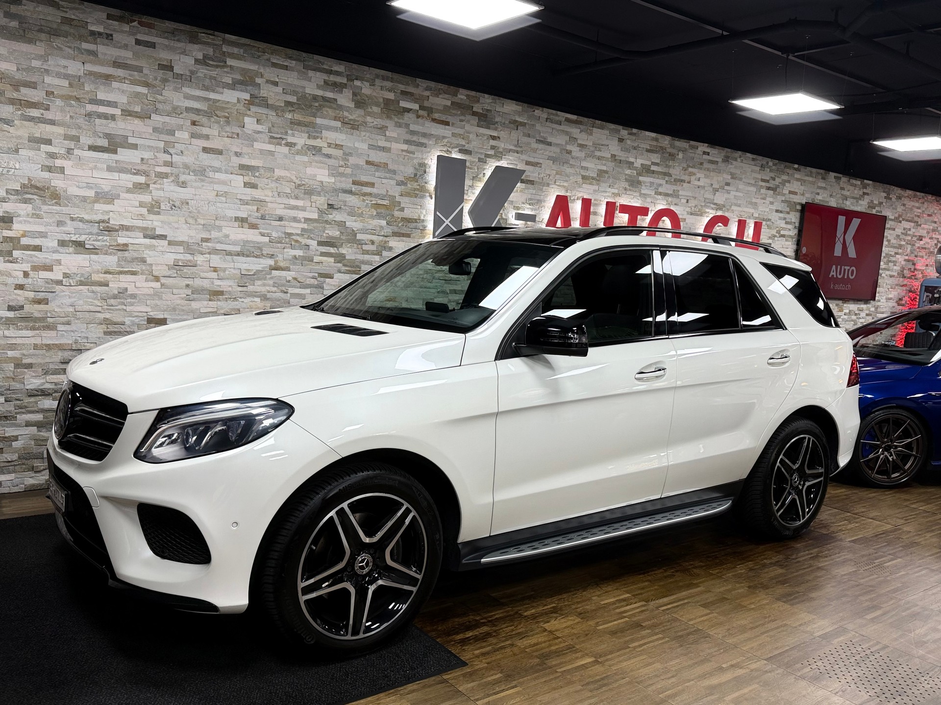 MERCEDES-BENZ GLE 350 d 4Matic 9G-Tronic-showroom-element-1
