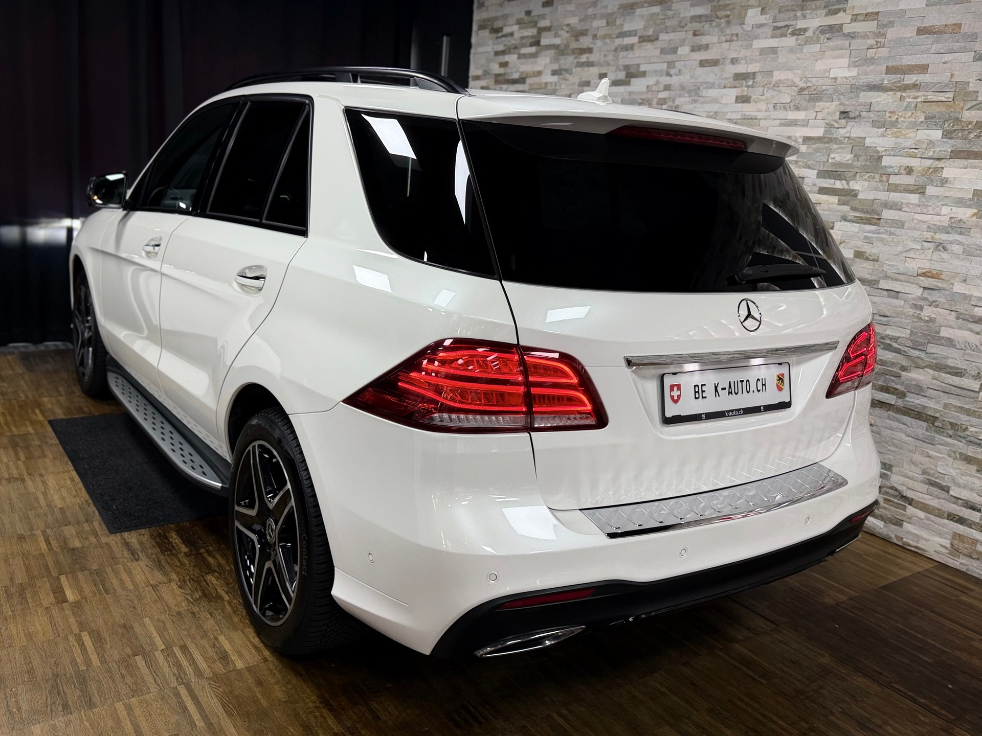 MERCEDES-BENZ GLE 350 d 4Matic 9G-Tronic-showroom-element-2