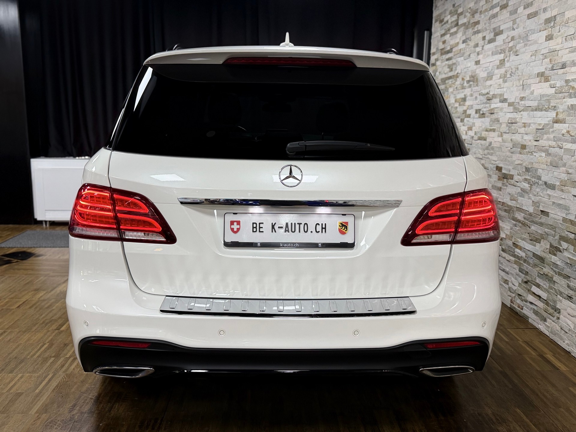 MERCEDES-BENZ GLE 350 d 4Matic 9G-Tronic-showroom-element-3