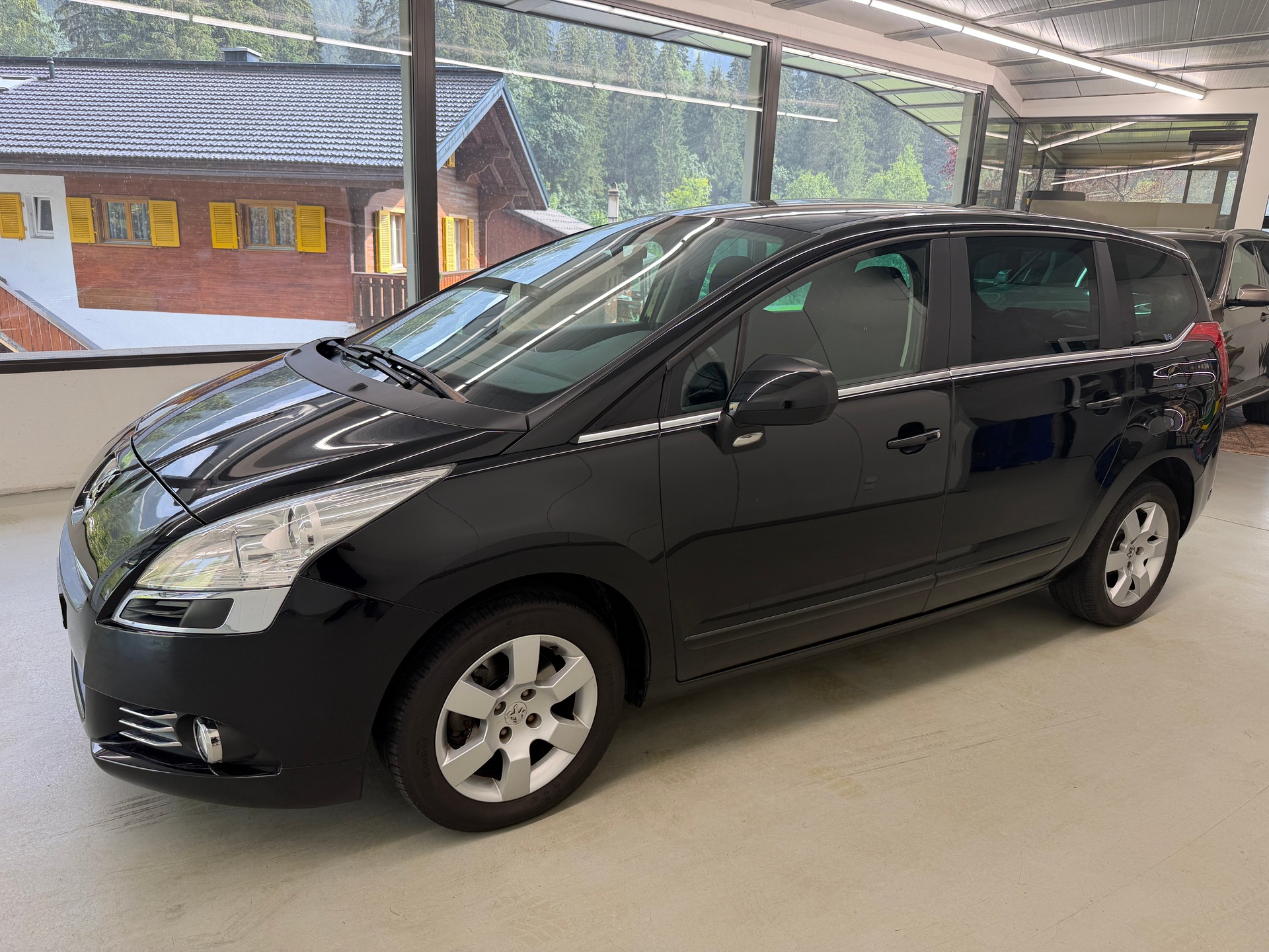PEUGEOT 5008 2.0 HDI Family 7-Plätzer-image-7