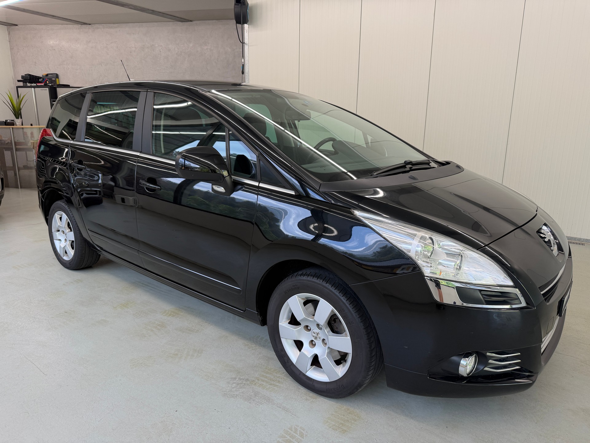 PEUGEOT 5008 2.0 HDI Family 7-Plätzer-showroom-element-1