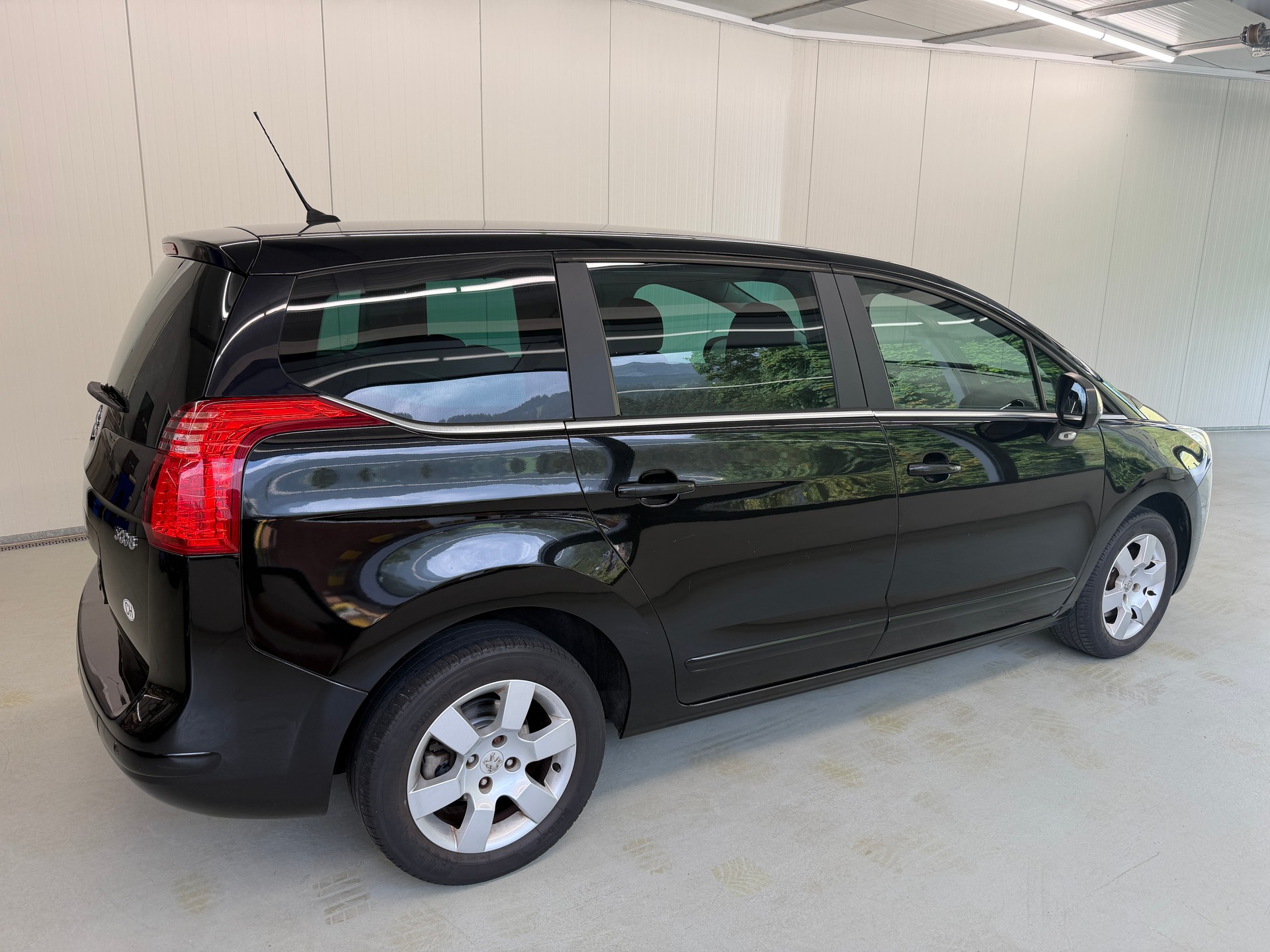 PEUGEOT 5008 2.0 HDI Family 7-Plätzer-showroom-element-2