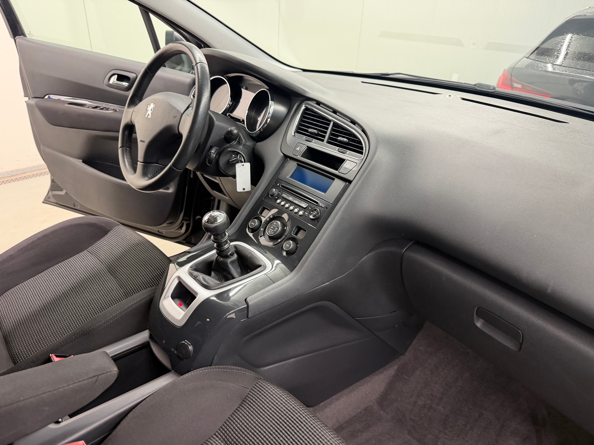 PEUGEOT 5008 2.0 HDI Family 7-Plätzer-image-19