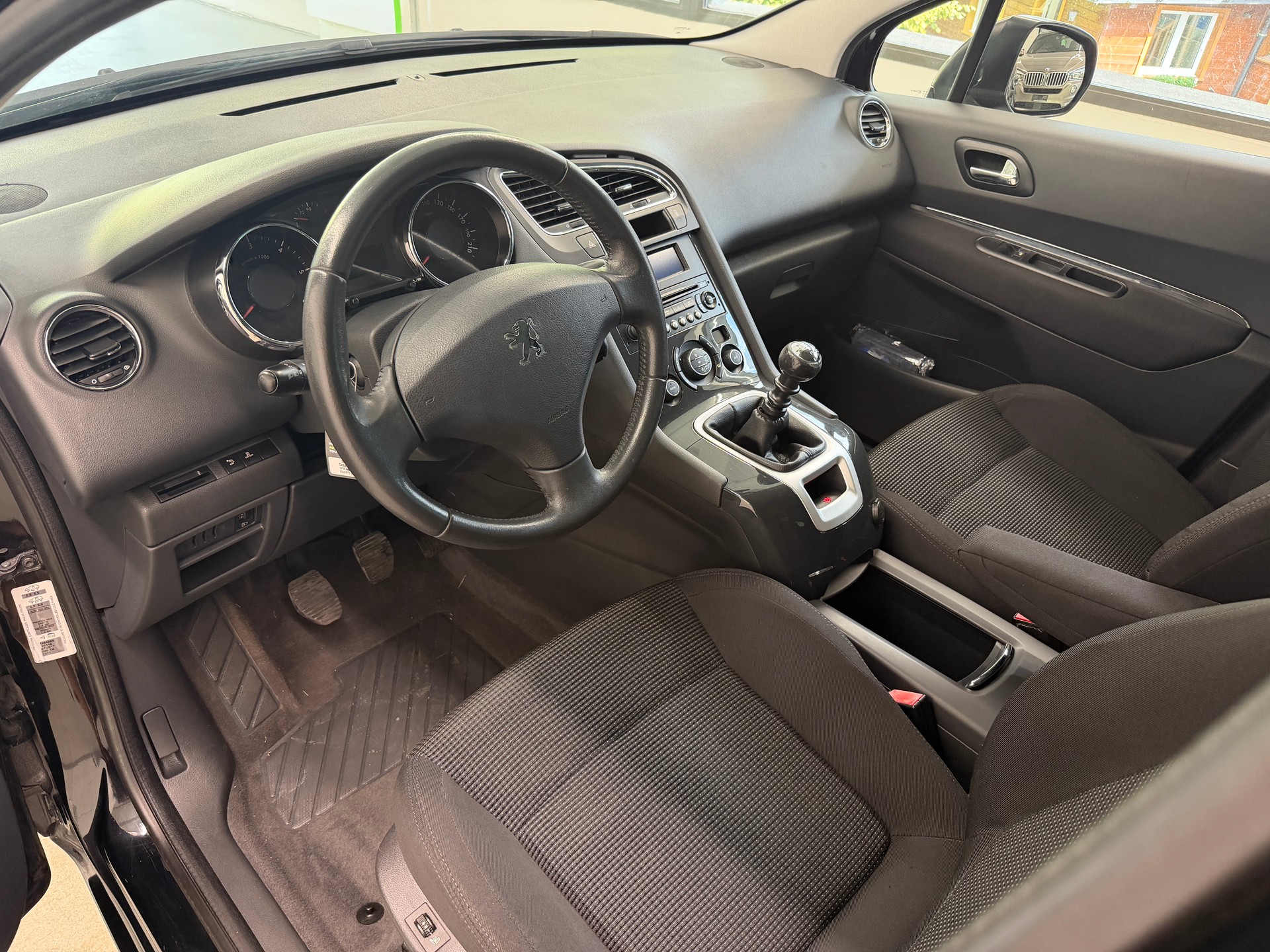 PEUGEOT 5008 2.0 HDI Family 7-Plätzer-image-10