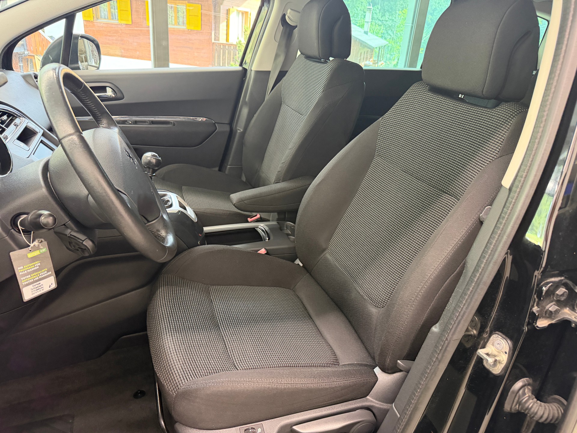 PEUGEOT 5008 2.0 HDI Family 7-Plätzer-image-12