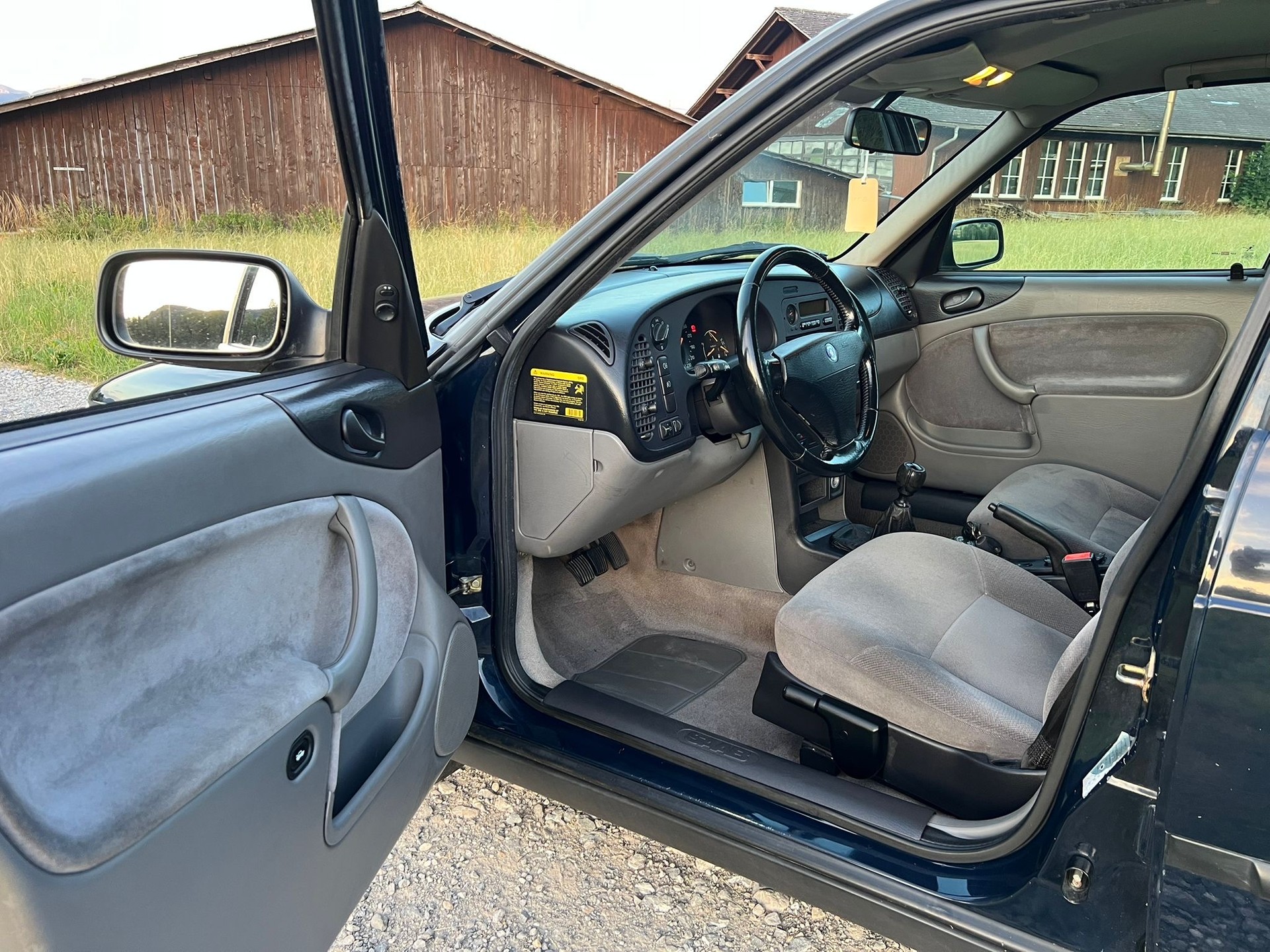 SAAB 900 2.0i-16-image-6