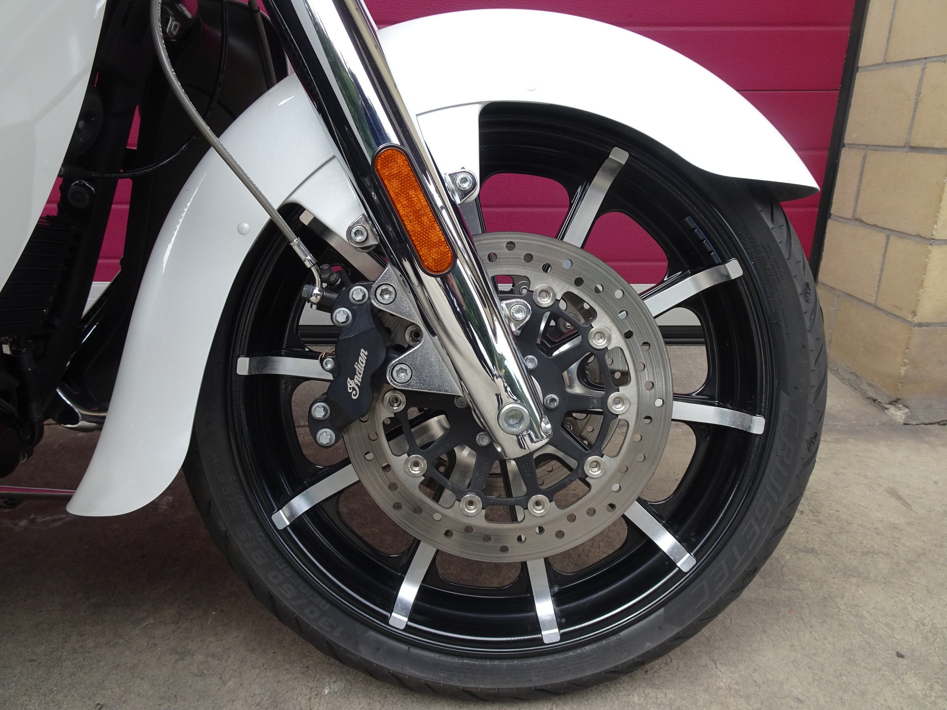 INDIAN Roadmaster-showroom-element-1