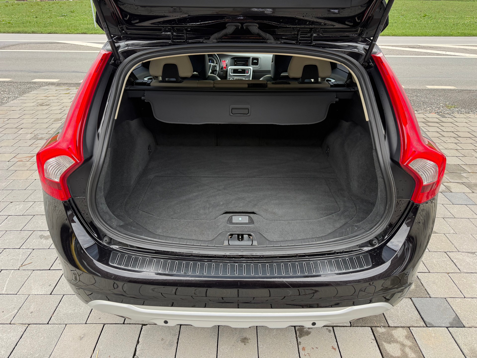 VOLVO V60 D5 AWD Summum Geartronic-image-7