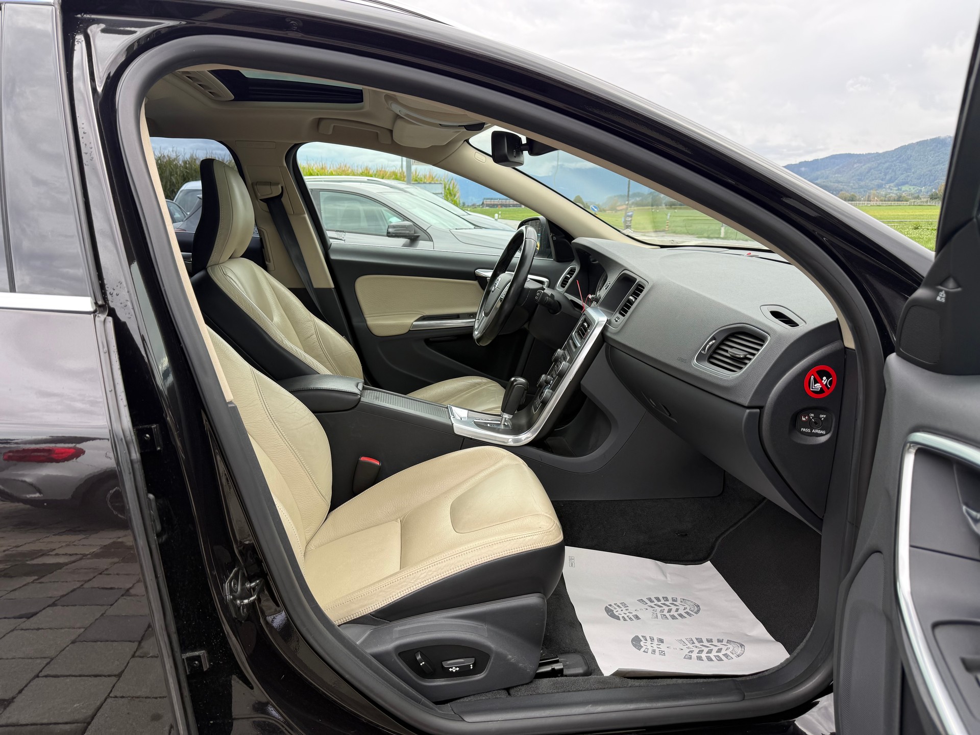 VOLVO V60 D5 AWD Summum Geartronic-image-11