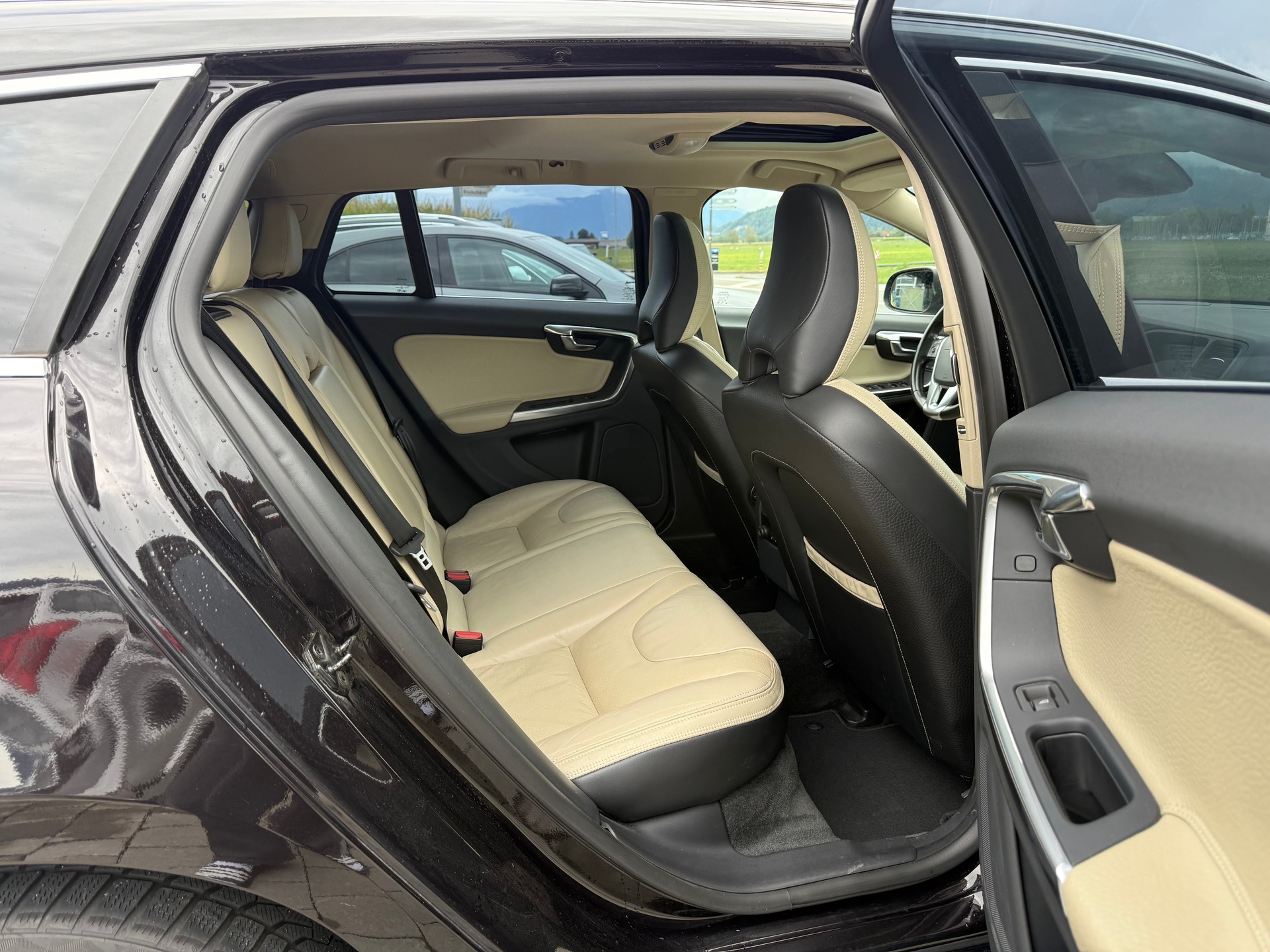 VOLVO V60 D5 AWD Summum Geartronic-image-14