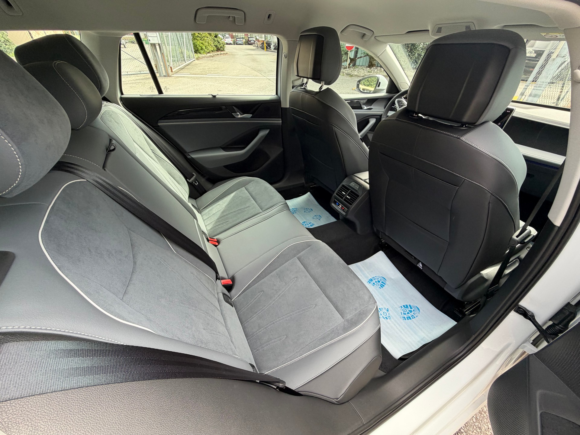 VW Passat Variant 1.5 eTSI evo2 Business DSG-image-9