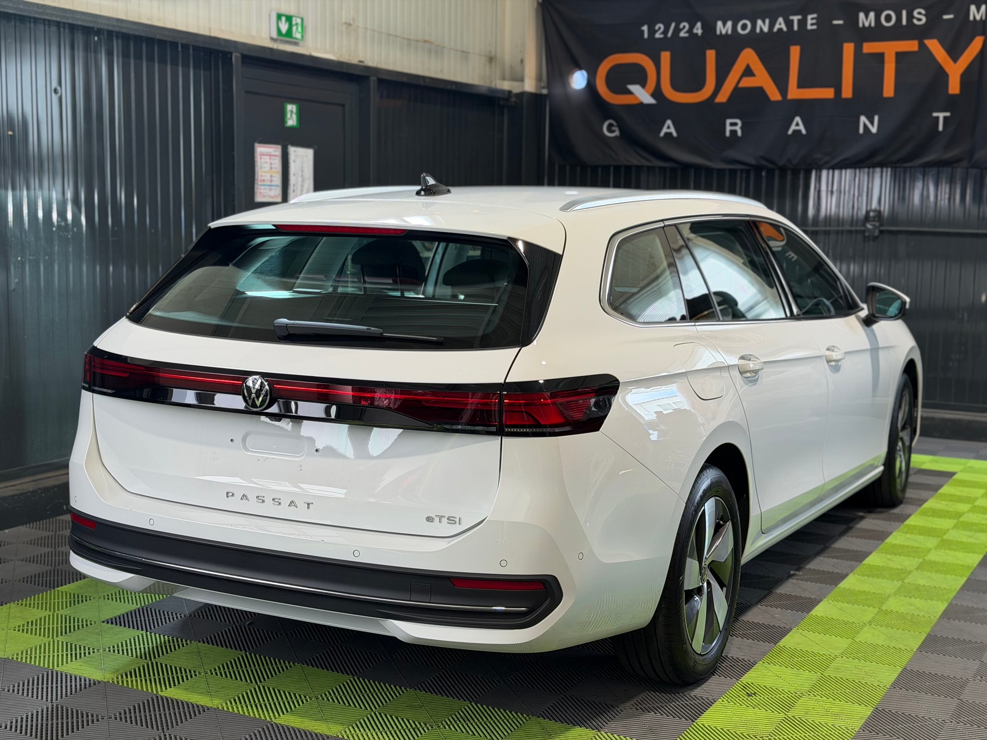 VW Passat Variant 1.5 eTSI evo2 Business DSG-image-5