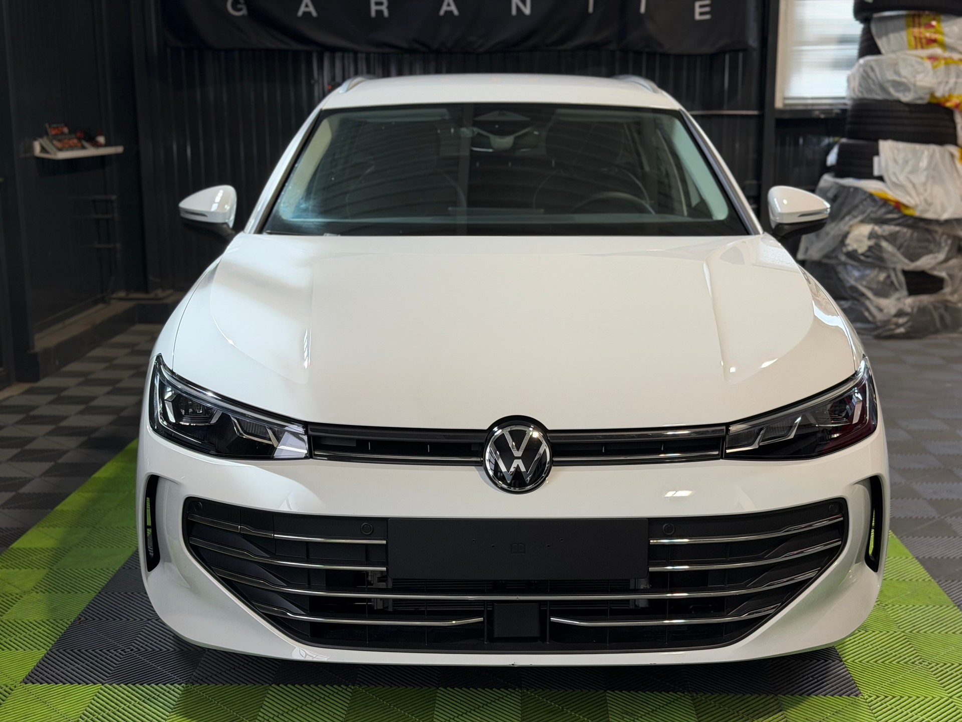VW Passat Variant 1.5 eTSI evo2 Business DSG-image-1
