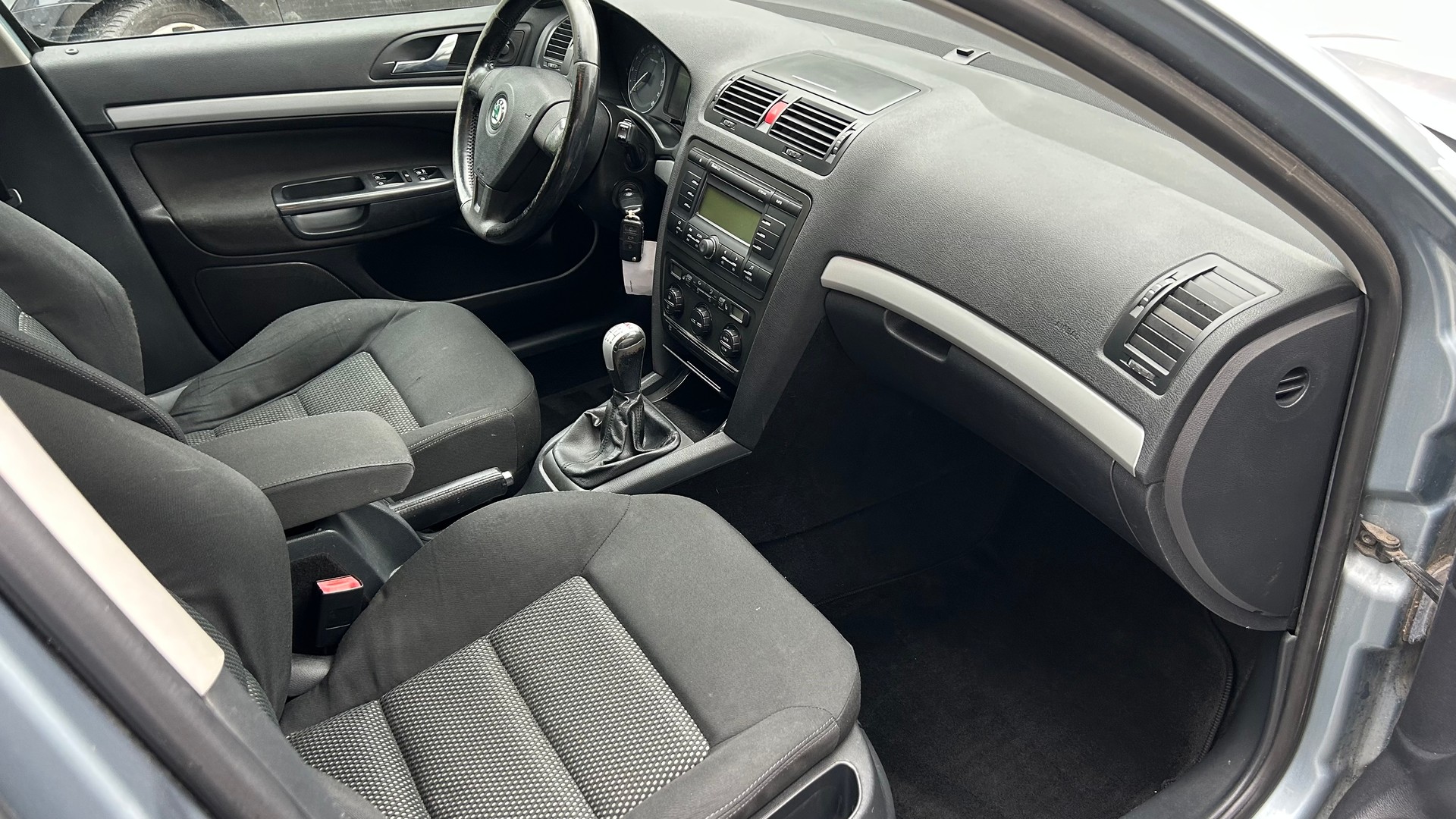 SKODA Octavia 1.9 TDI Adventure 4x4-image-5