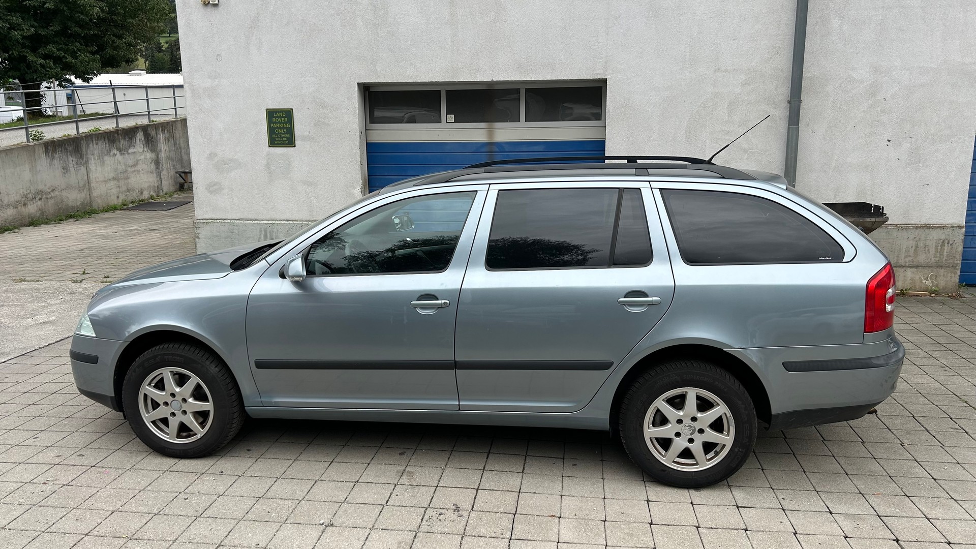 SKODA Octavia 1.9 TDI Adventure 4x4-image-1