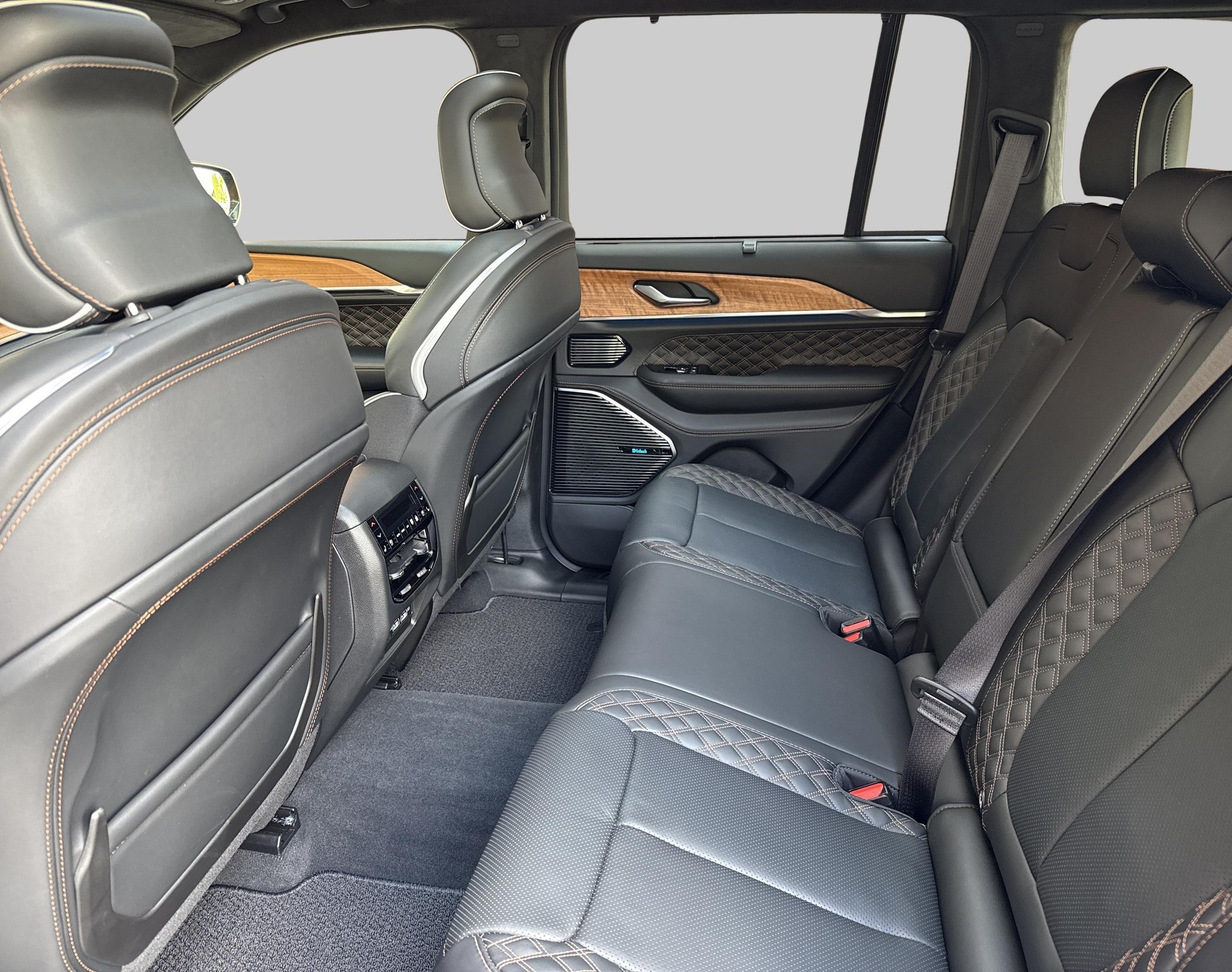 JEEP Grand Cherokee 2.0 Turbo Summi-showroom-element-3
