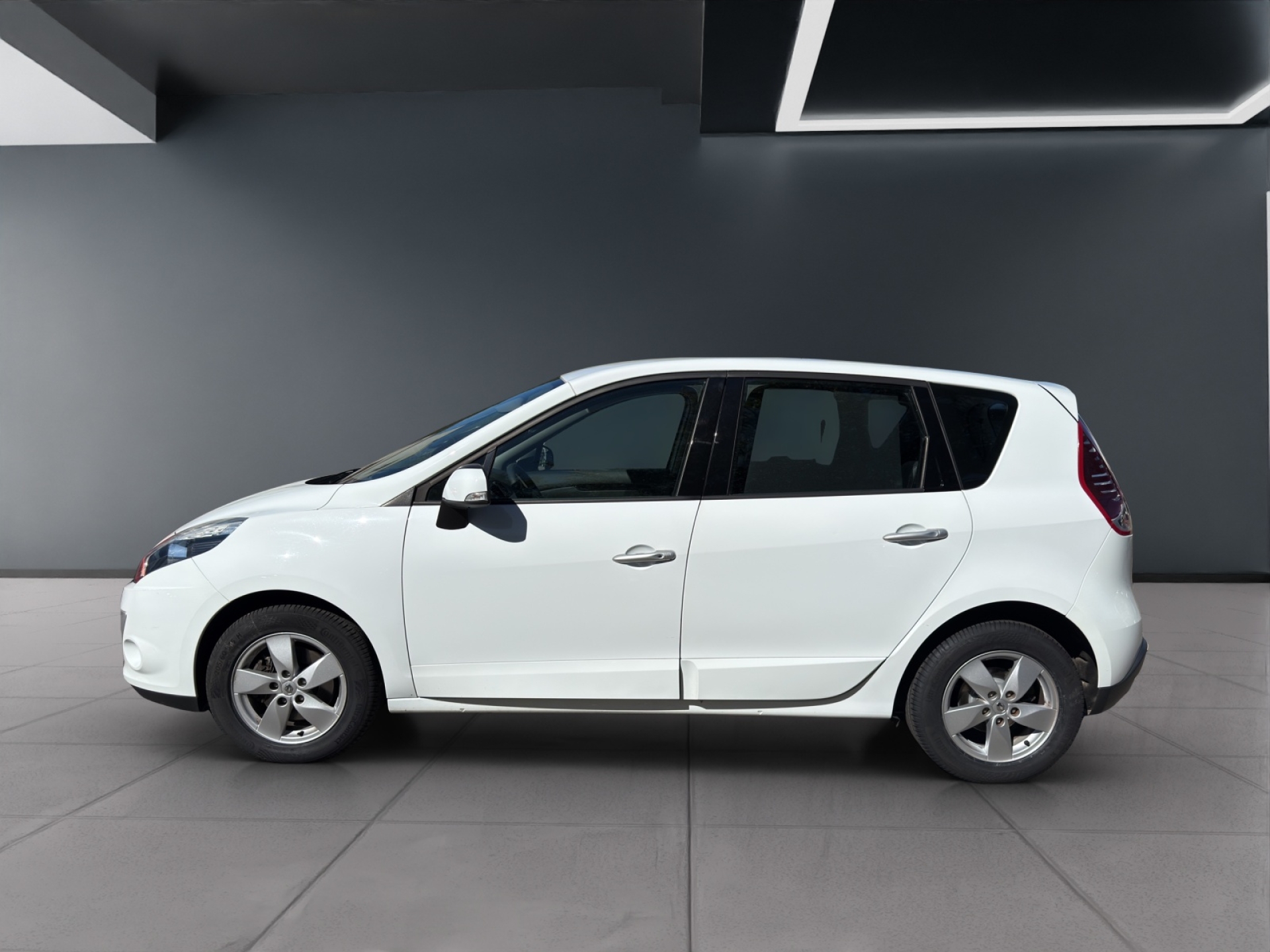 RENAULT Scénic 2.0 16V Dynamique CVT-showroom-element-1