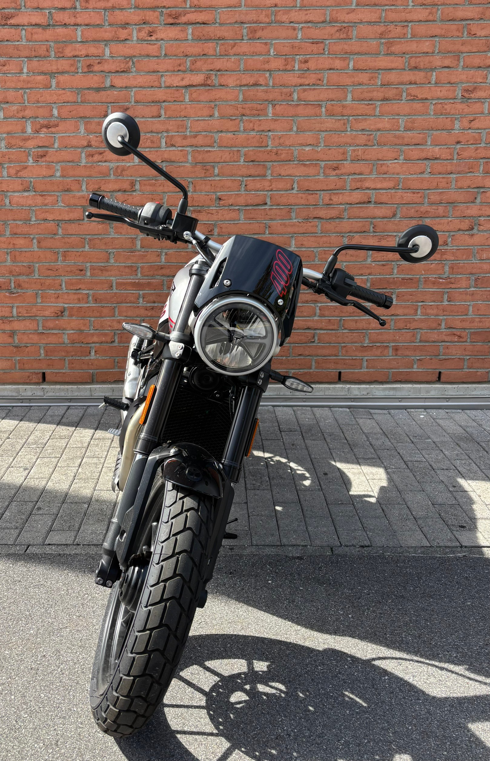 TRIUMPH Tracker 400-image-2