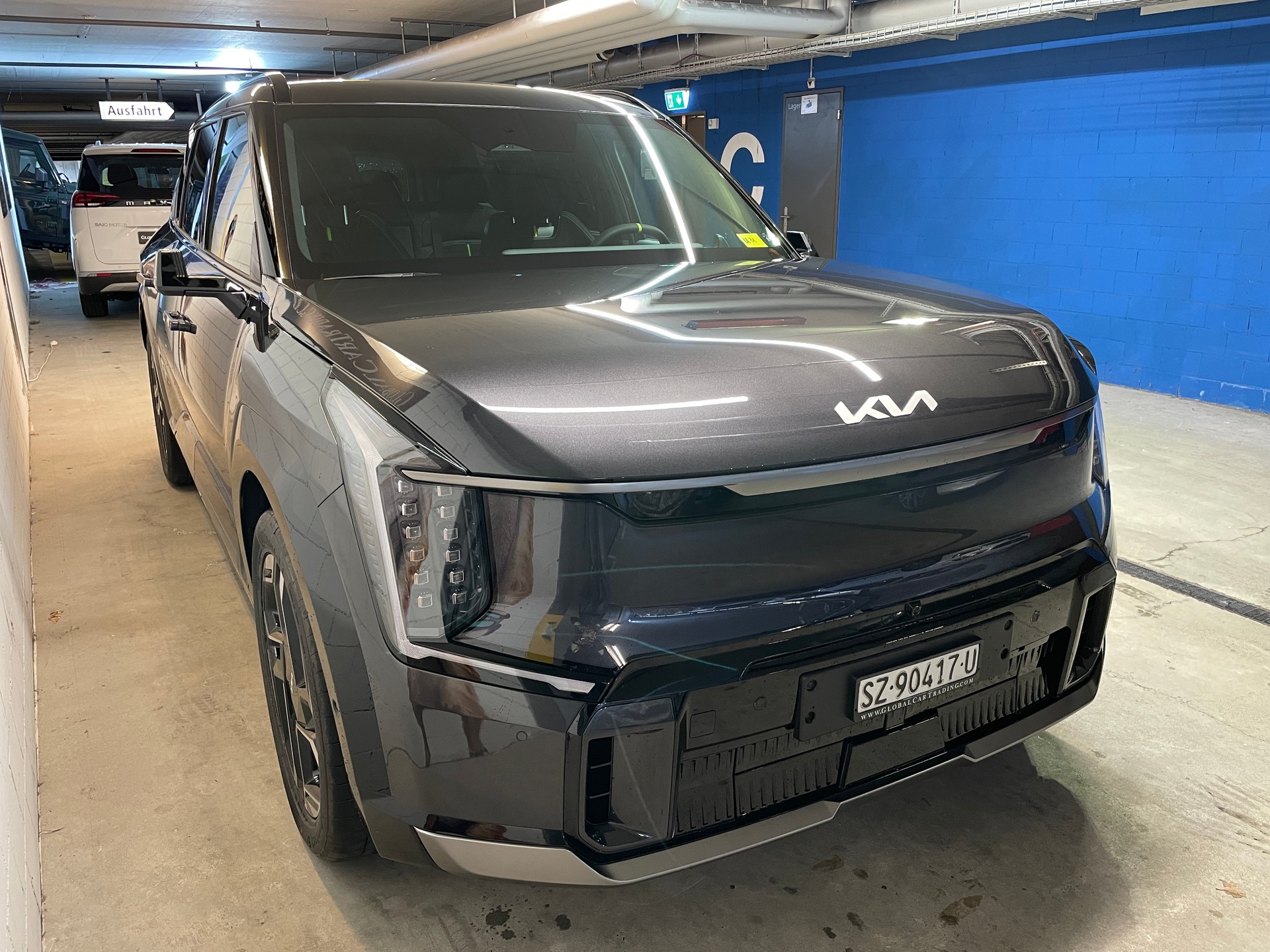KIA EV9 99,8 kWh GT 4x4 mit Panorama Schiebedach und Digitale Rückspiegel-showroom-element-2