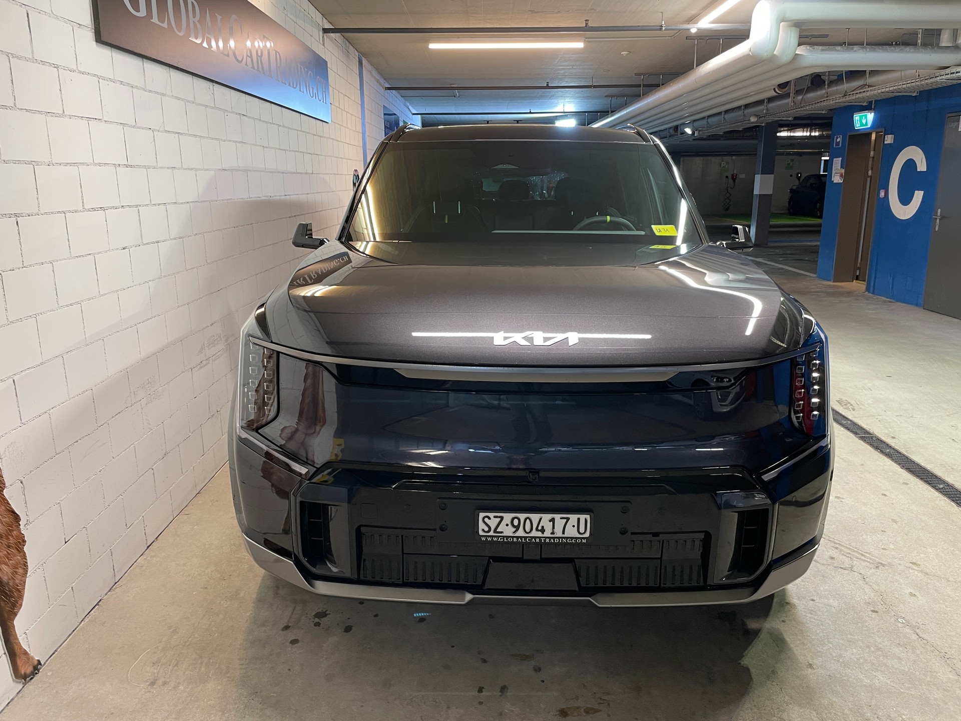 KIA EV9 99,8 kWh GT 4x4 mit Panorama Schiebedach und Digitale Rückspiegel-showroom-element-1