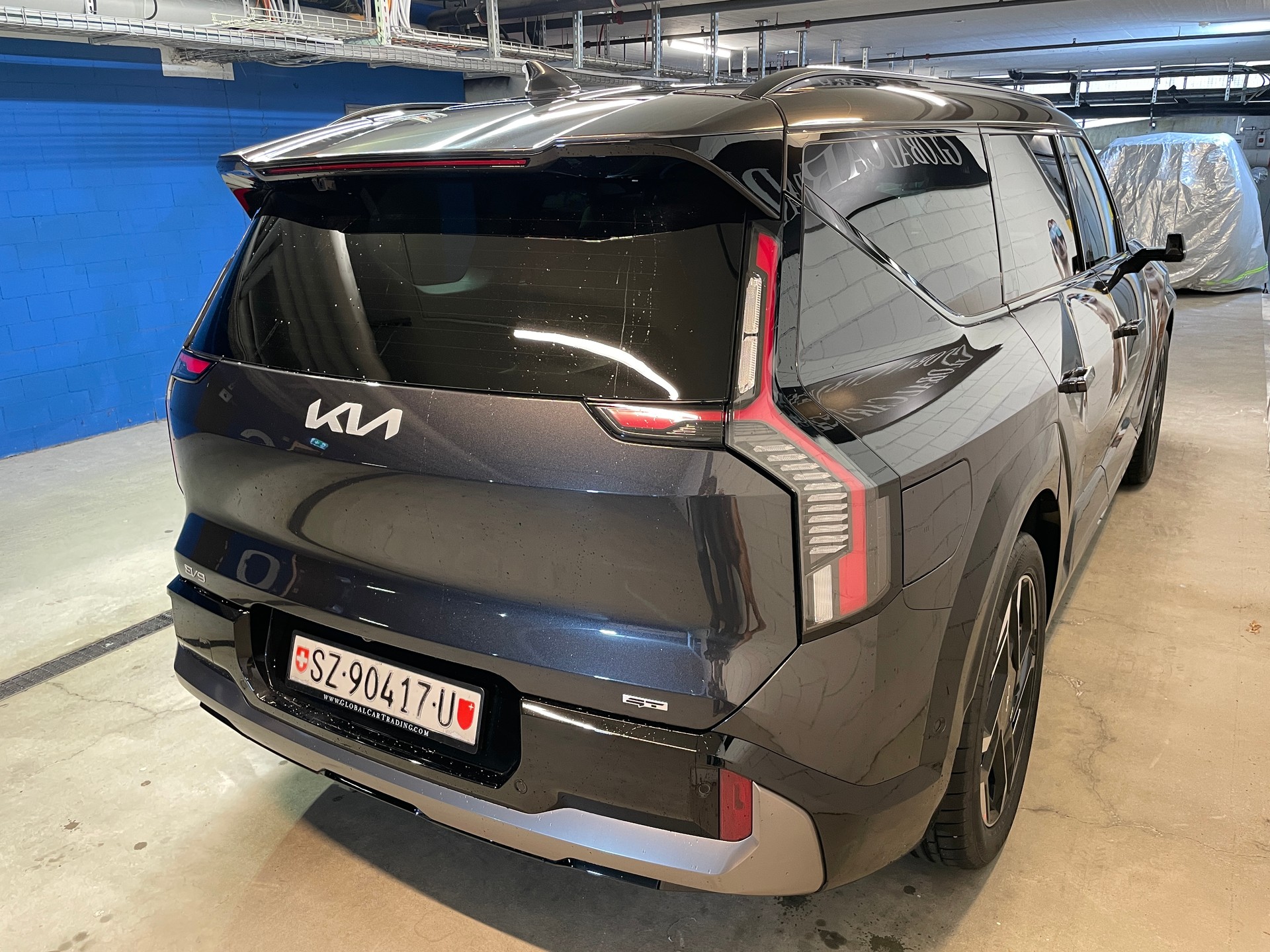 KIA EV9 99,8 kWh GT 4x4 mit Panorama Schiebedach und Digitale Rückspiegel-showroom-element-3