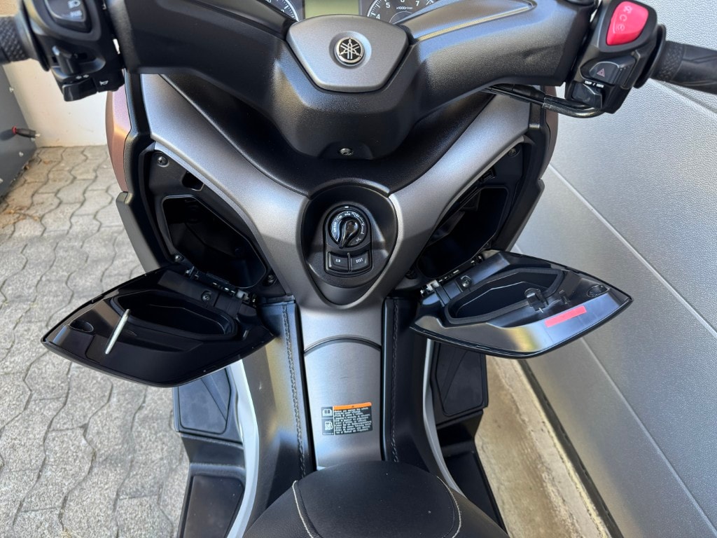 YAMAHA X-Max CZD 300 ABS-image-9