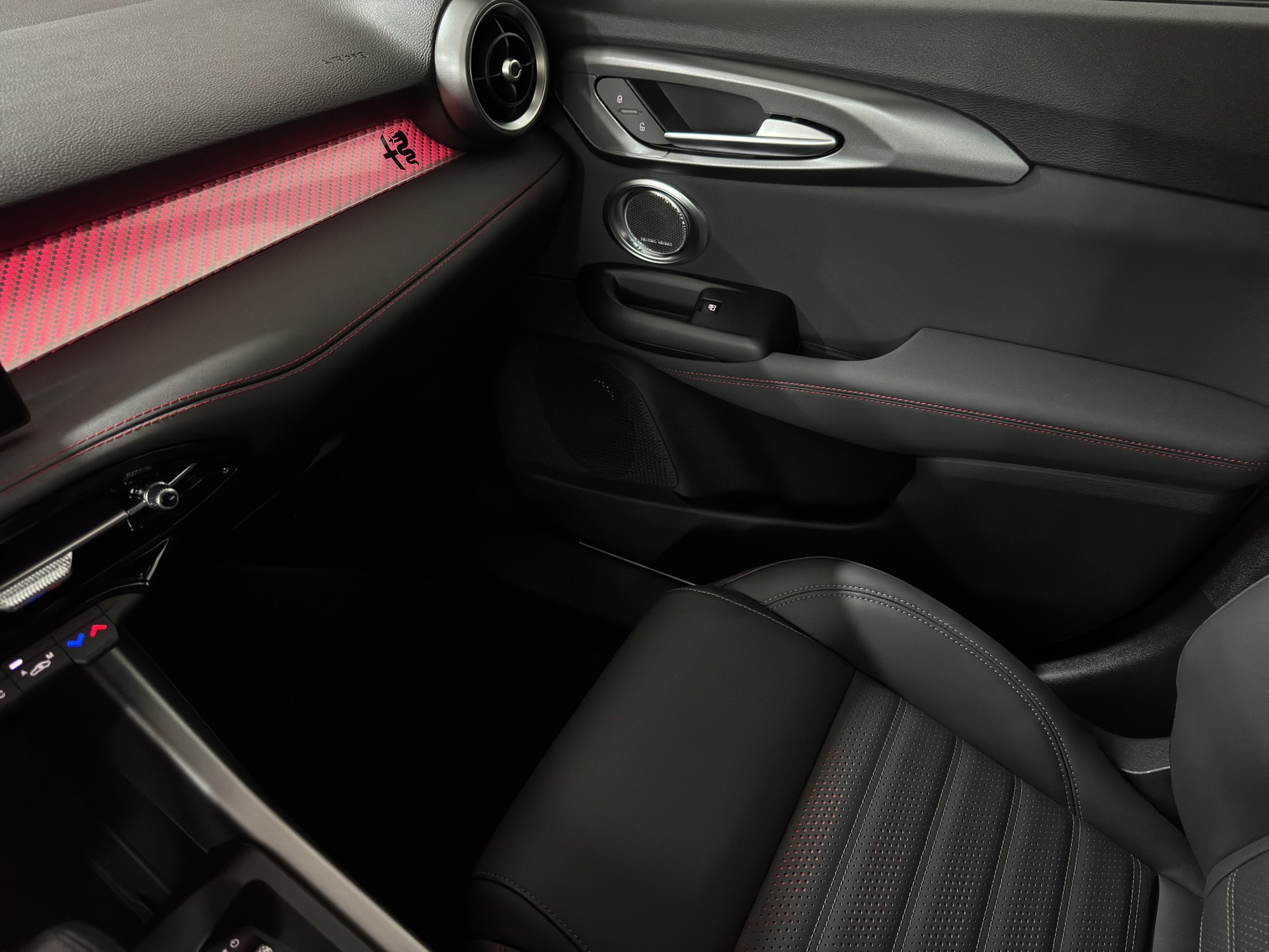 ALFA ROMEO Tonale 1.5 48V Hybrid Tributo Italiano-image-25