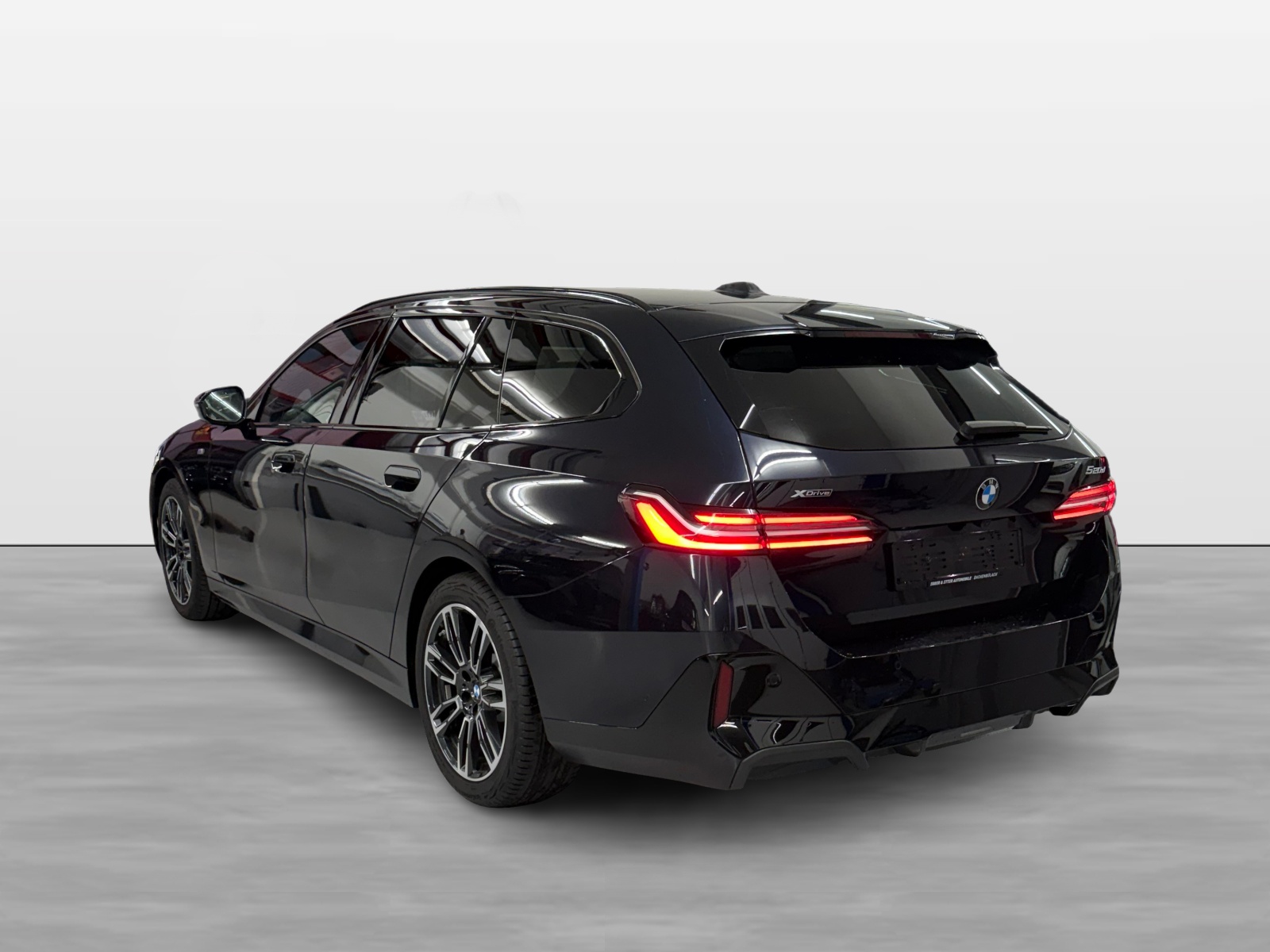 BMW 520d xDrive 48V Touring M Sport Steptronic-showroom-element-3