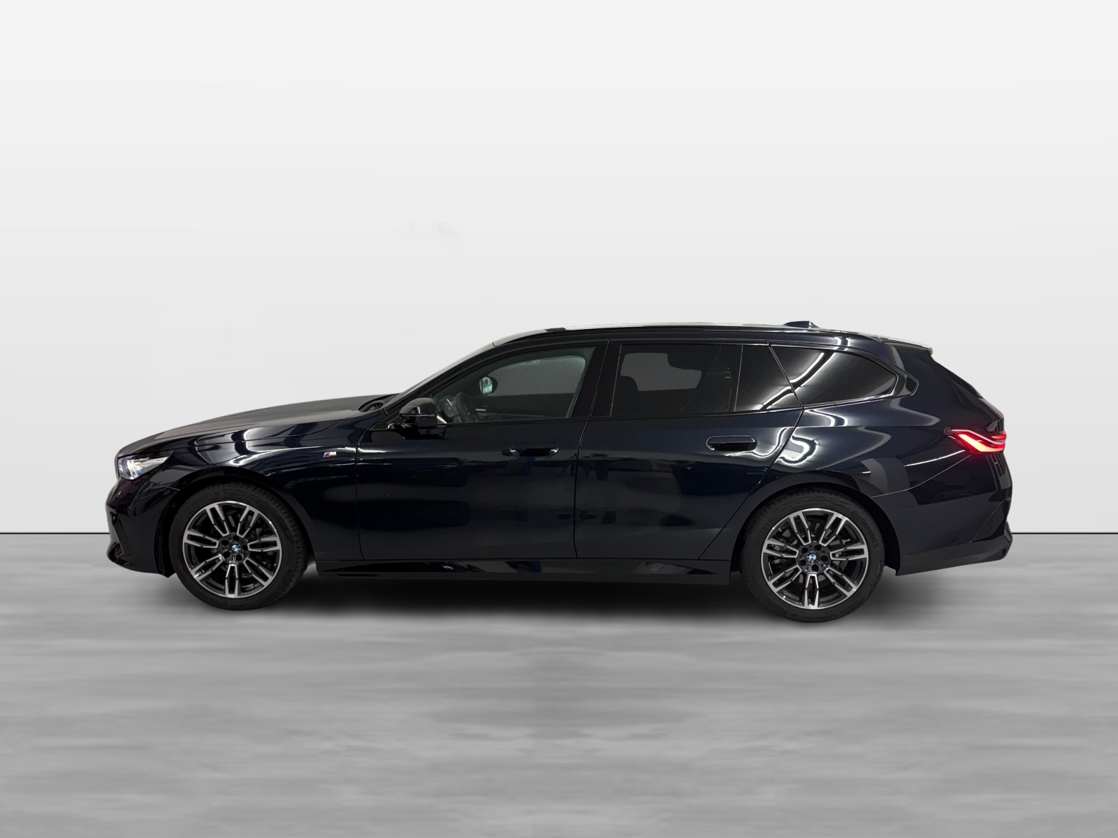 BMW 520d xDrive 48V Touring M Sport Steptronic-showroom-element-2