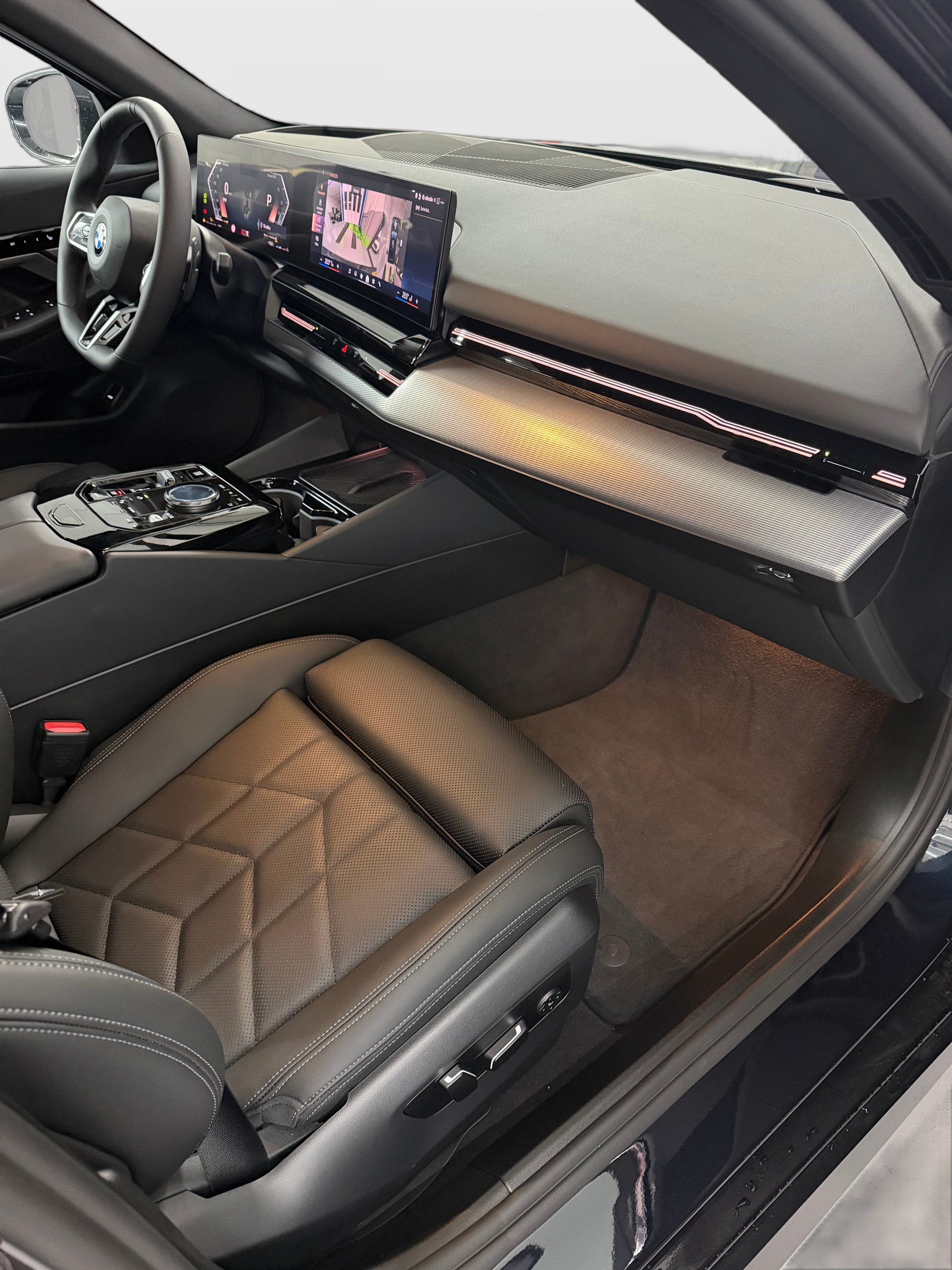 BMW 520d xDrive 48V Touring M Sport Steptronic-image-7