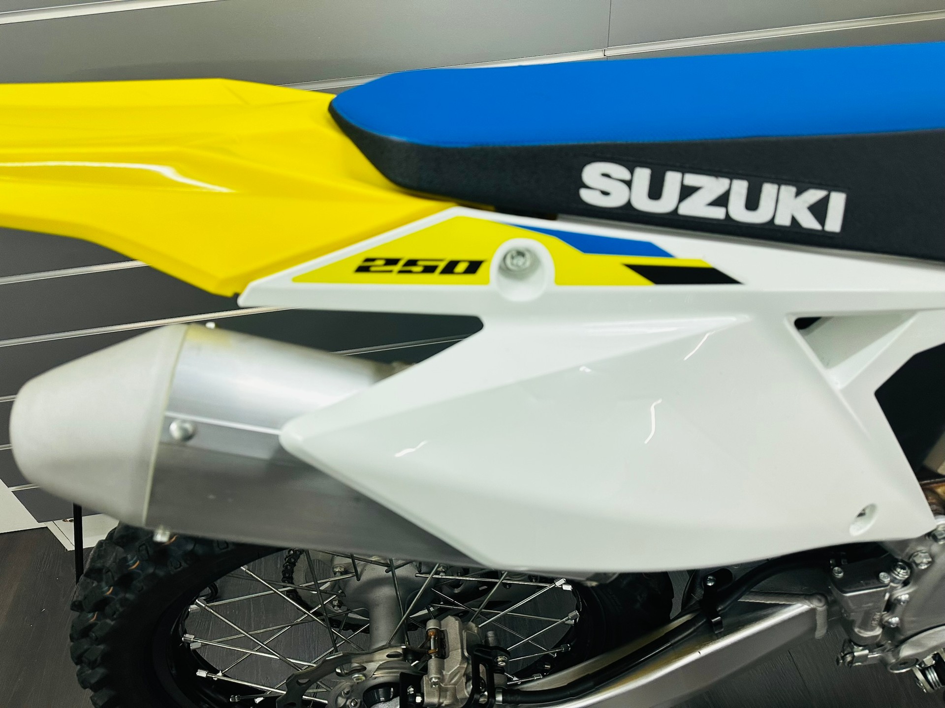 SUZUKI RM-Z 250-image-2