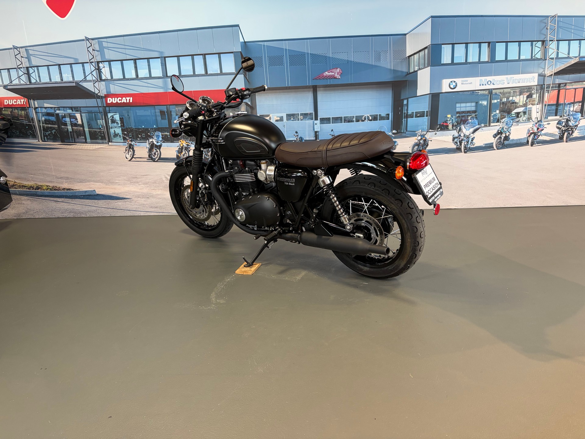 TRIUMPH Bonneville T120 Black-image-3